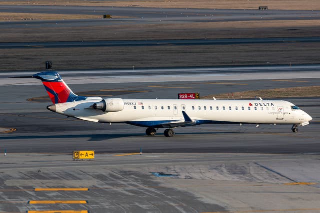 <p>The incident took place on an icy runway in Iowa. This is a picture of a Delta Bombardier CRJ-900 taken in 2020 in New York</p>