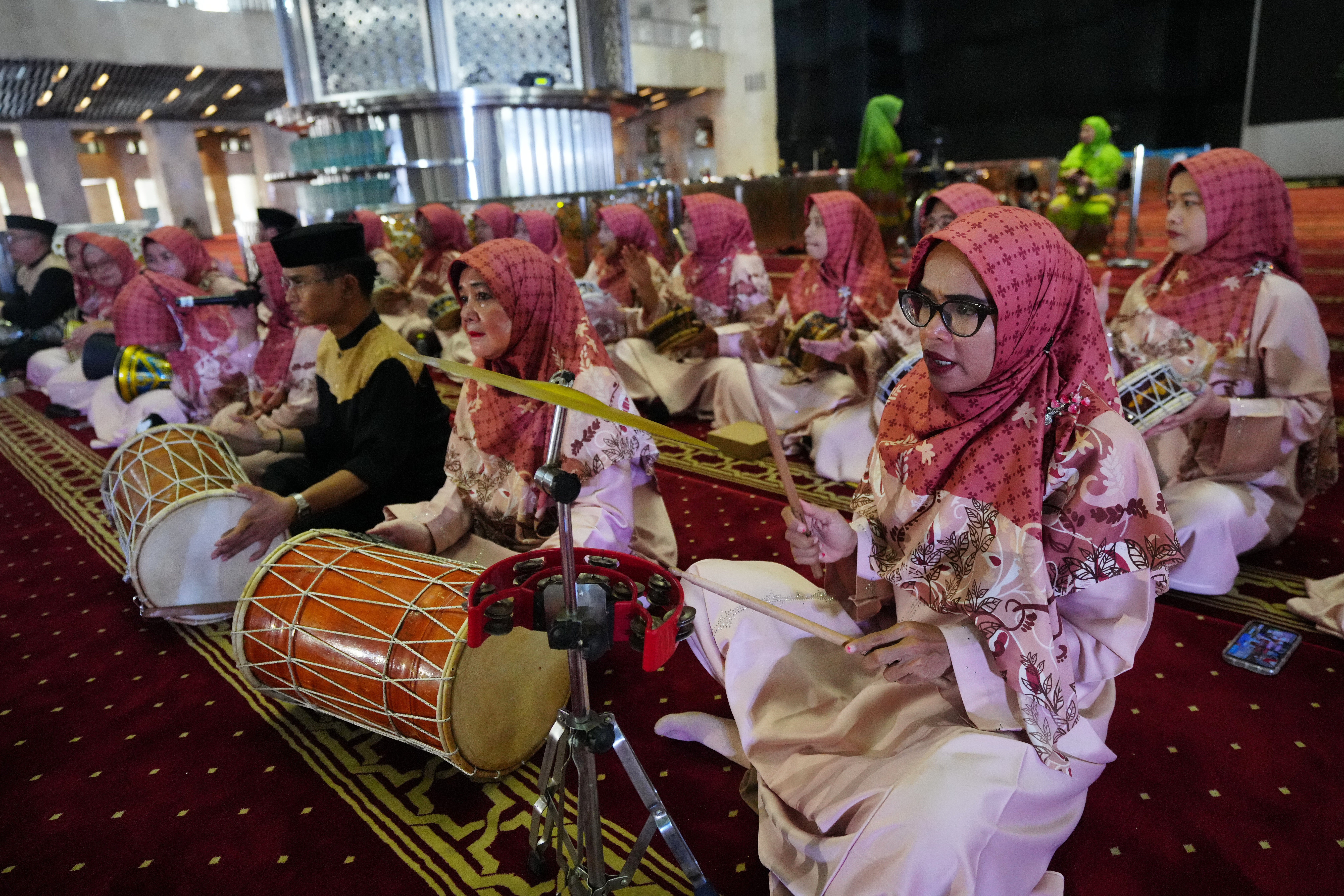Indonesia Mass Wedding Photo Gallery