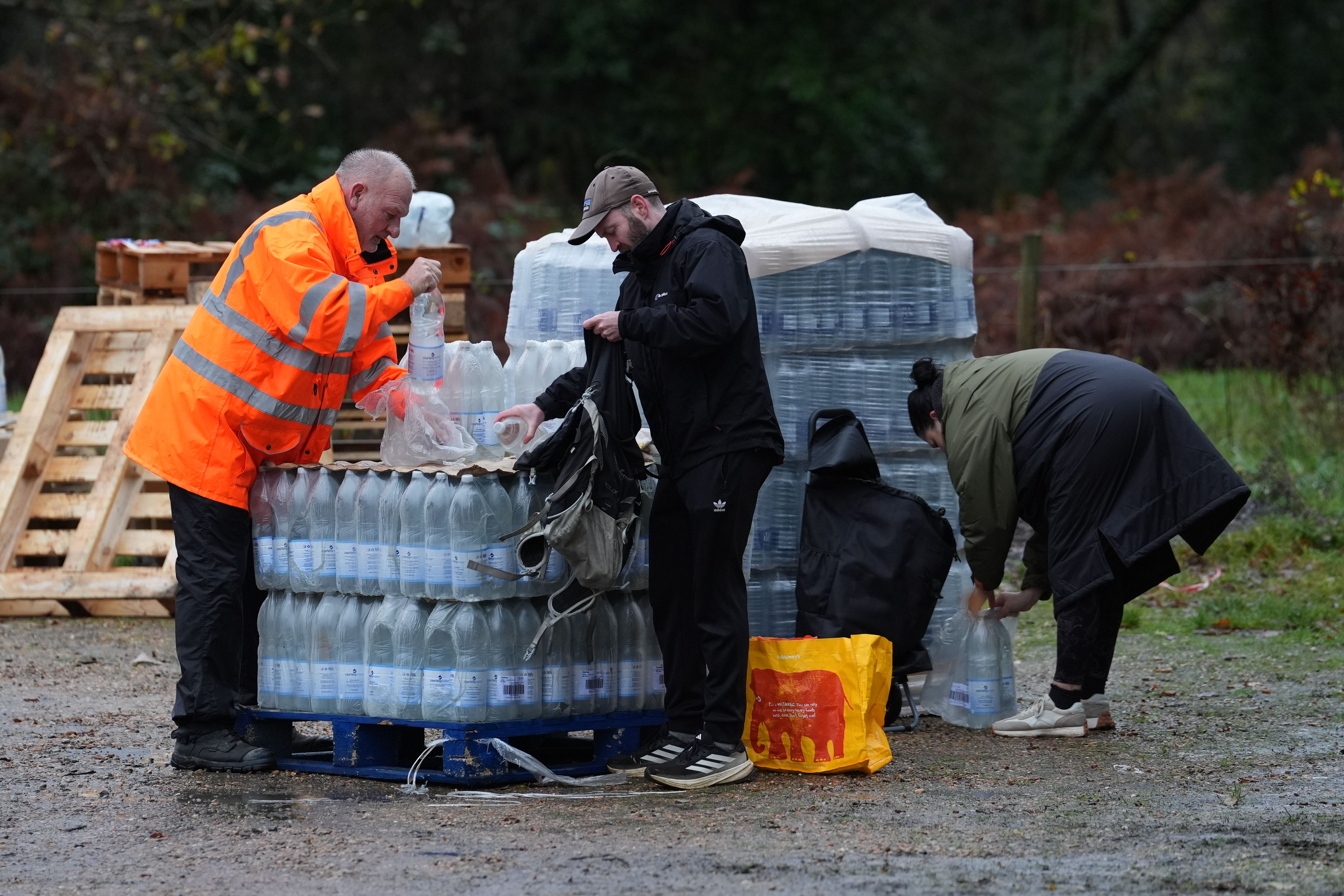 Bottled water is handed out in Tunbridge Wells (Gareth Fuller/PA)