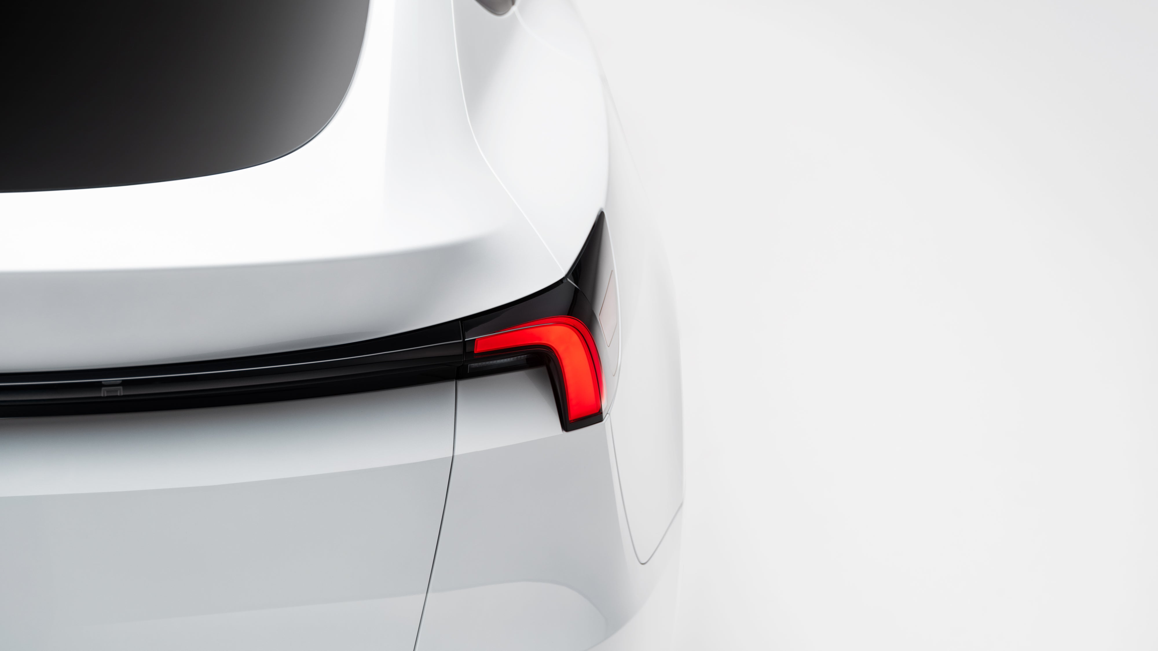 Tesla has removed the rear light bar and other features to reduce the price of the Model Y Standard