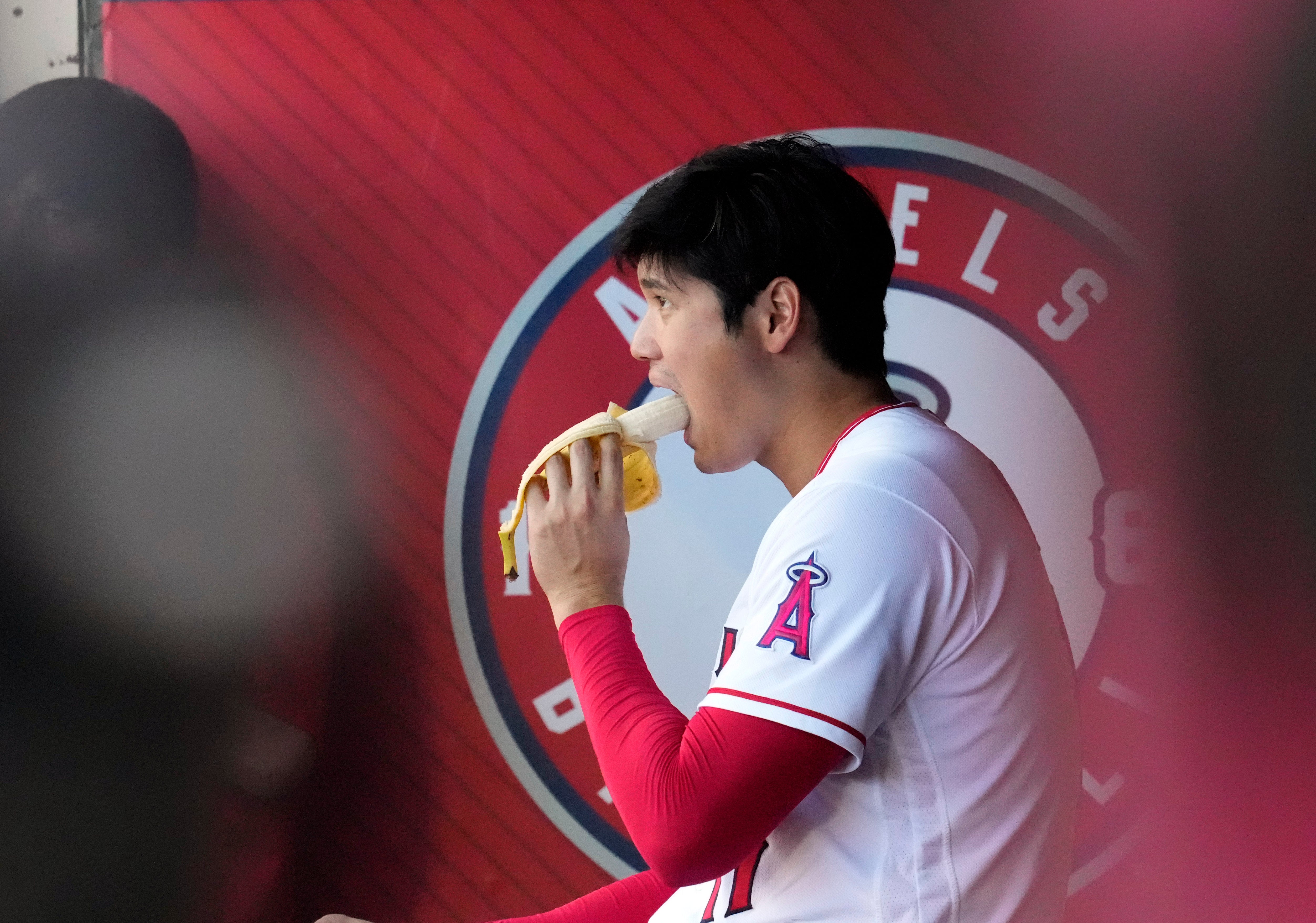 Shohei Ohtani, when he played for the Los Angeles Angels baseball team, eating a banana in the dugout in August 2023. The color of a banana can indicate its specific health benefits, experts say