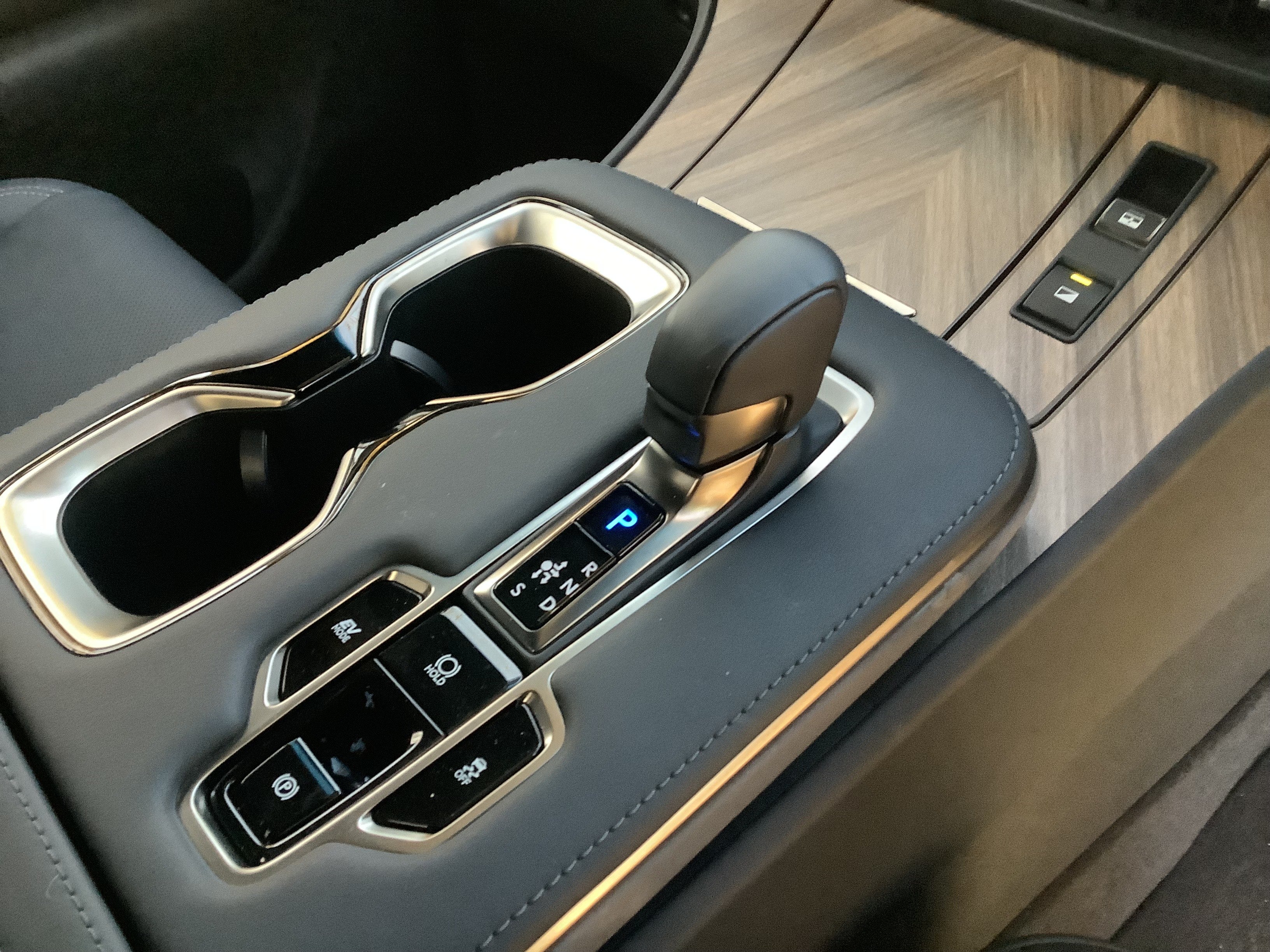 A frenagem e o controle da carroceria são muito progressivos.