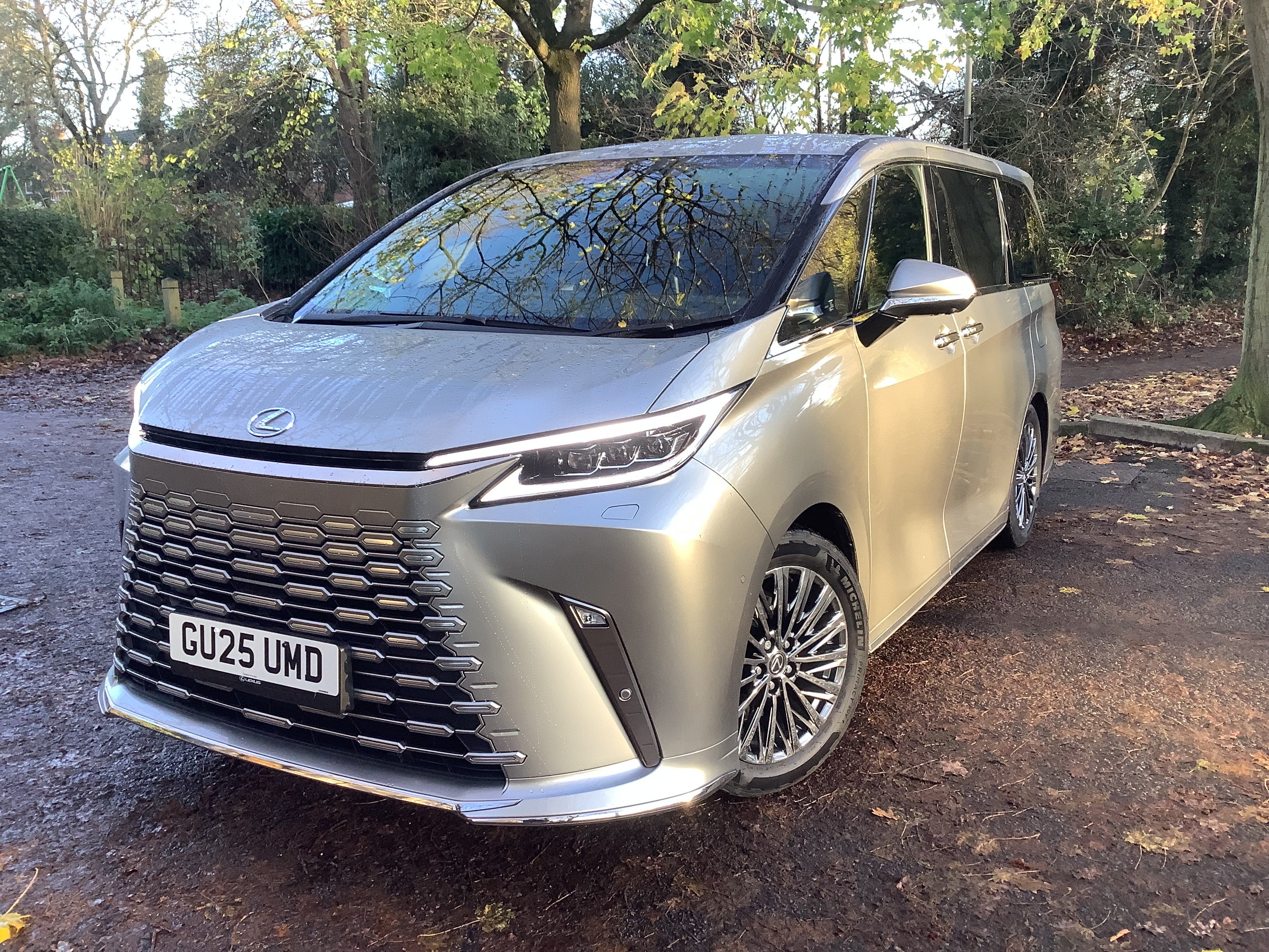 Lexus LM350h: a seriously fun ride for the chauffeur-driven market