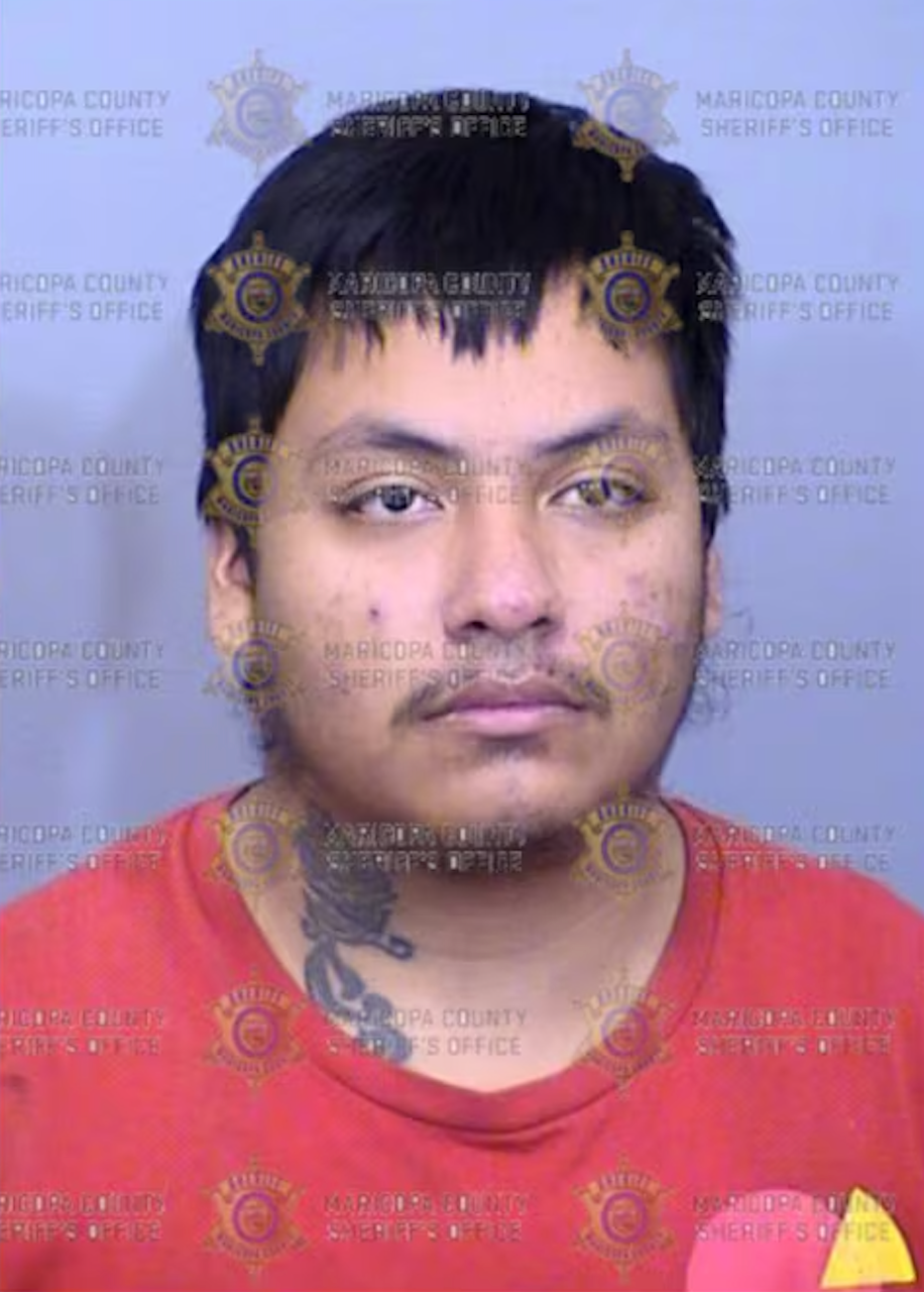 Adalberto Pablo Cordova Torres, 21, foi acusado de assassinato pelas mortes de Marcus Adams, de 45 anos, e de Andreas Olguin, de 29 anos.