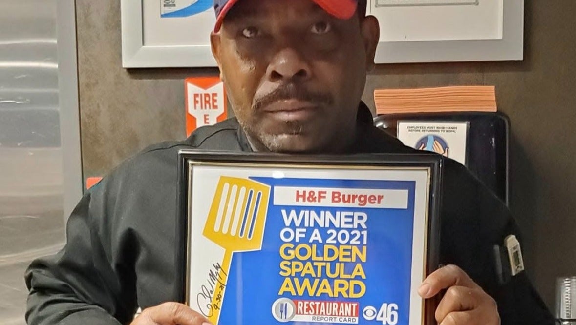 Godfrey Wade stekao je više fakultetskih diploma i radio je u mnogim ulogama, uključujući i kao kuhar, nakon što je časno otpušten