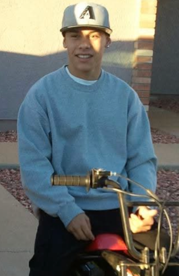 Andreas Samuel Olguin, 29 anos, foi baleado e morto em um ponto de ônibus em Phoenix no mês passado.