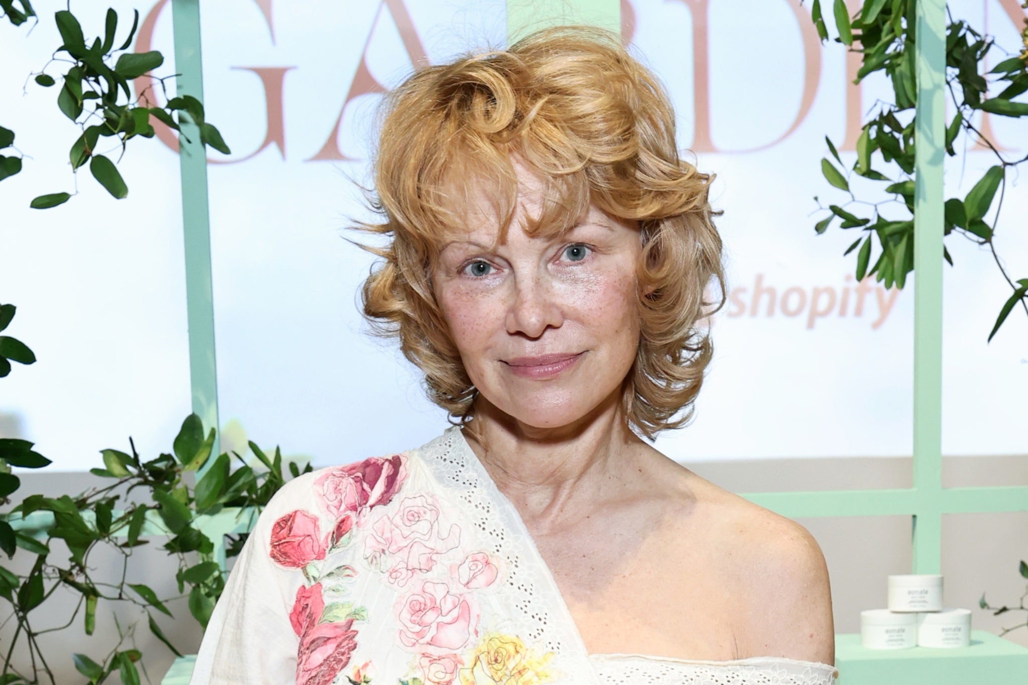 Pamela Anderson wants to change her last name to Hyytiäinen in honor of her late grandfather