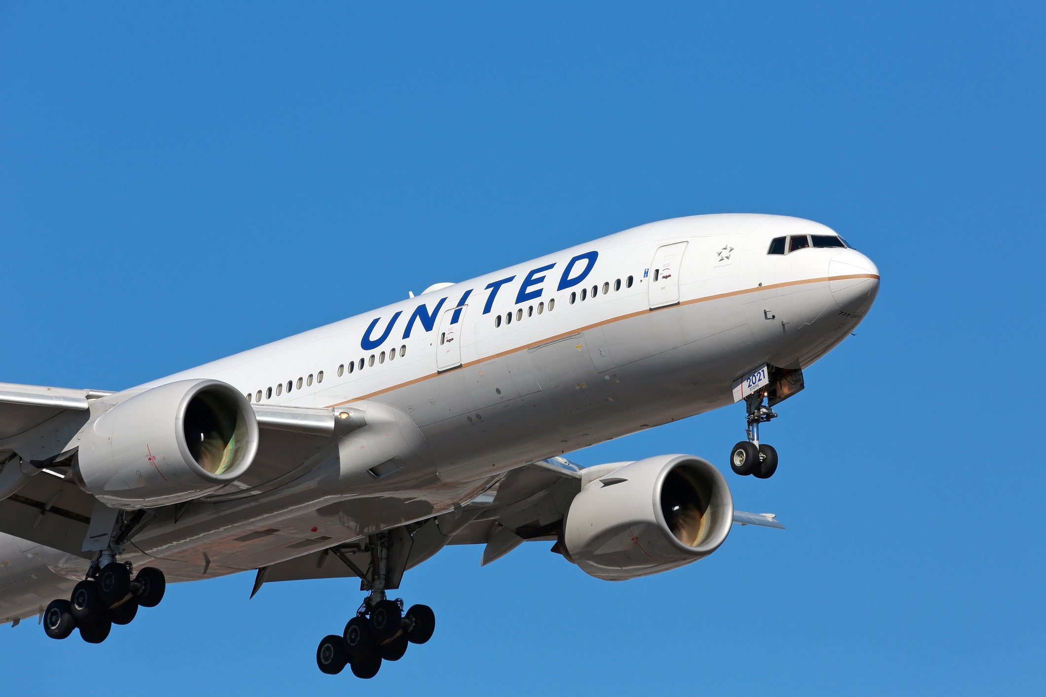 The United Boeing 777 was forced to land in Edinburgh due to a burning smell