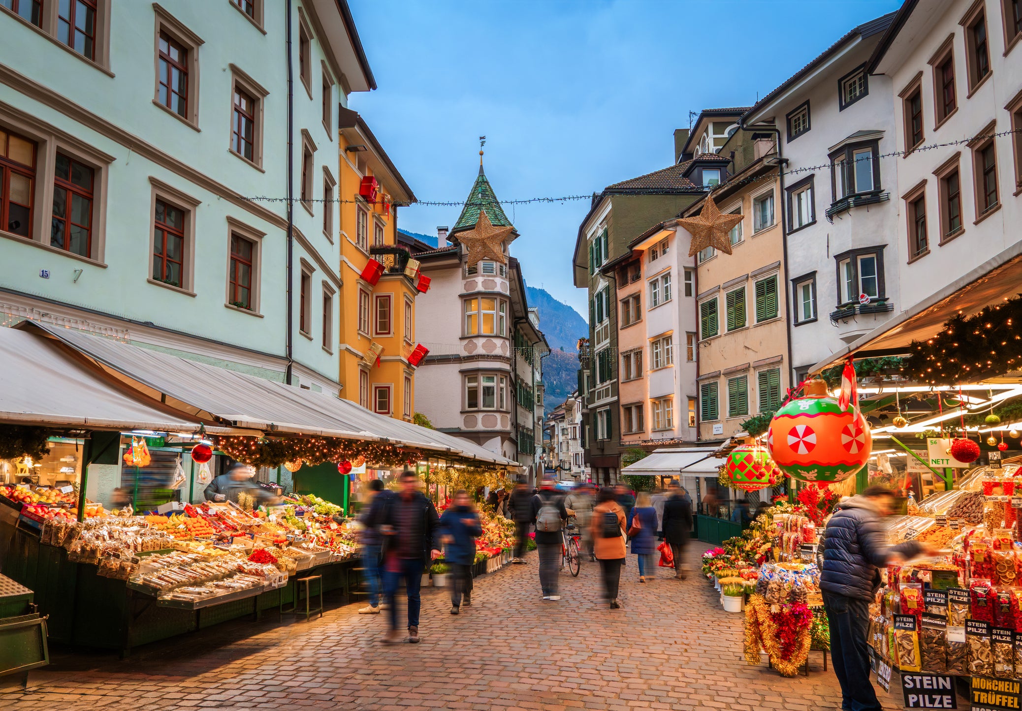 <p>Visitors can find fresh produce at Bolzano's markets</p>