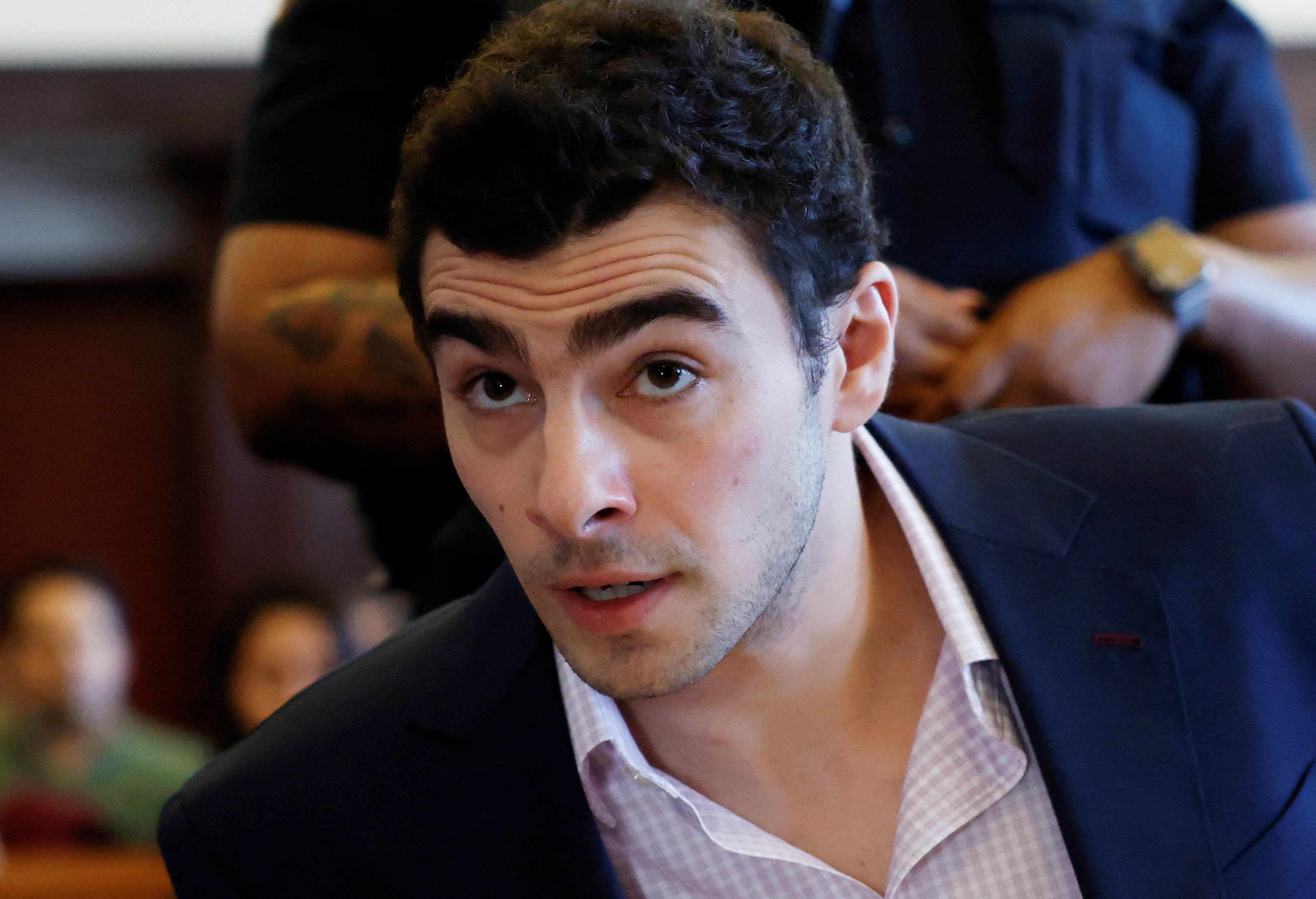 Luigi Mangioni comparece na Suprema Corte de Manhattan para uma audiência sobre o assassinato do CEO da UnitedHealthcare, Brian Thompson, na cidade de Nova York, EUA, em 9 de dezembro de 2025. John Angelillo/Pool via REUTERS