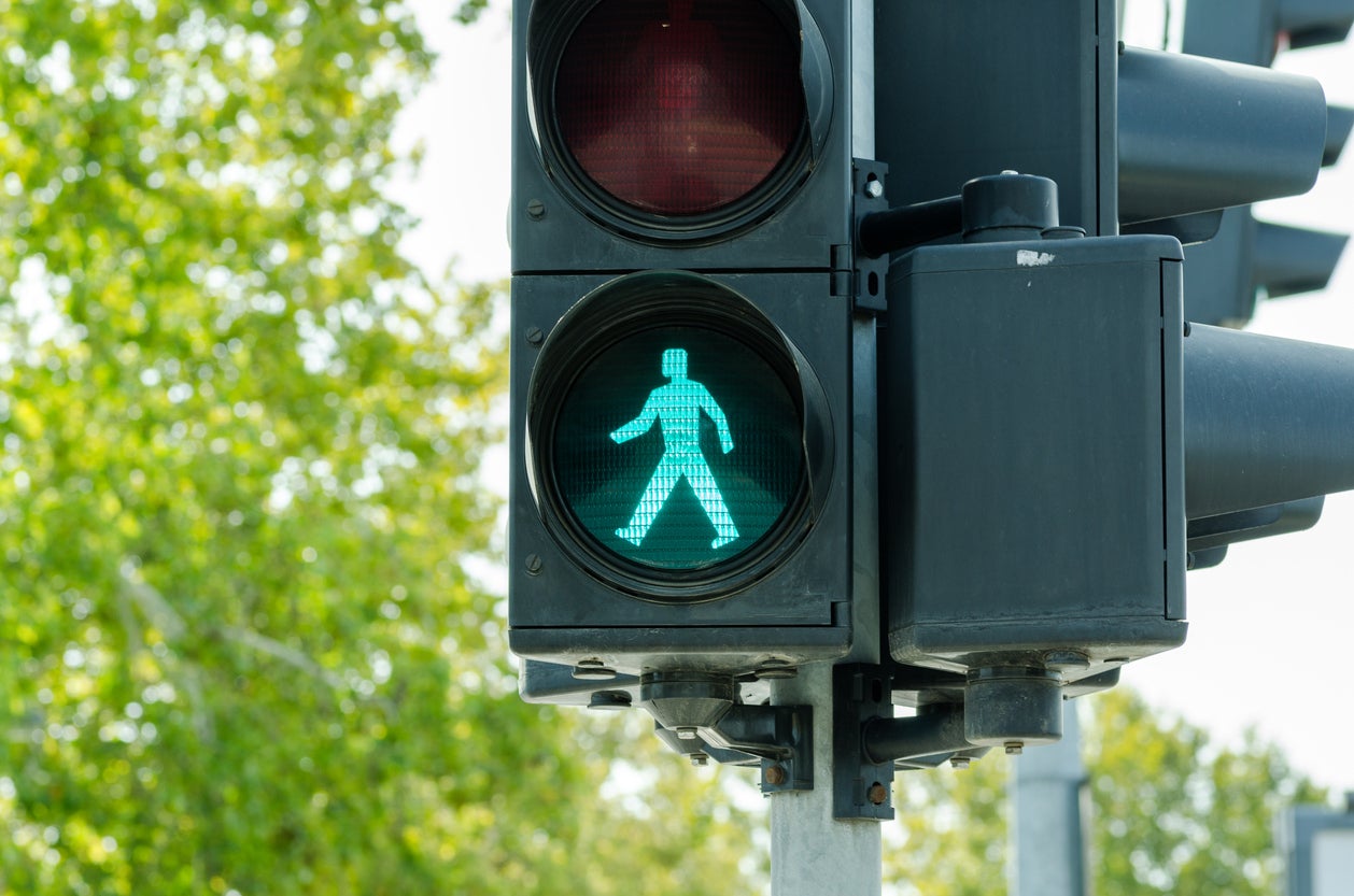 The average person takes 6.5 seconds to cross a 5-metre road – over two seconds more than the green crossing signal typically allows