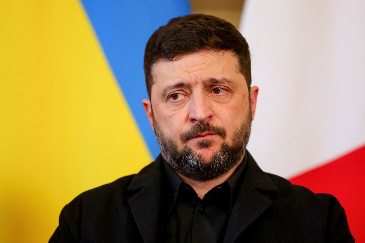 Ukraine war latest: Zelensky and US to hold talks today after Trump ‘sets deadline’