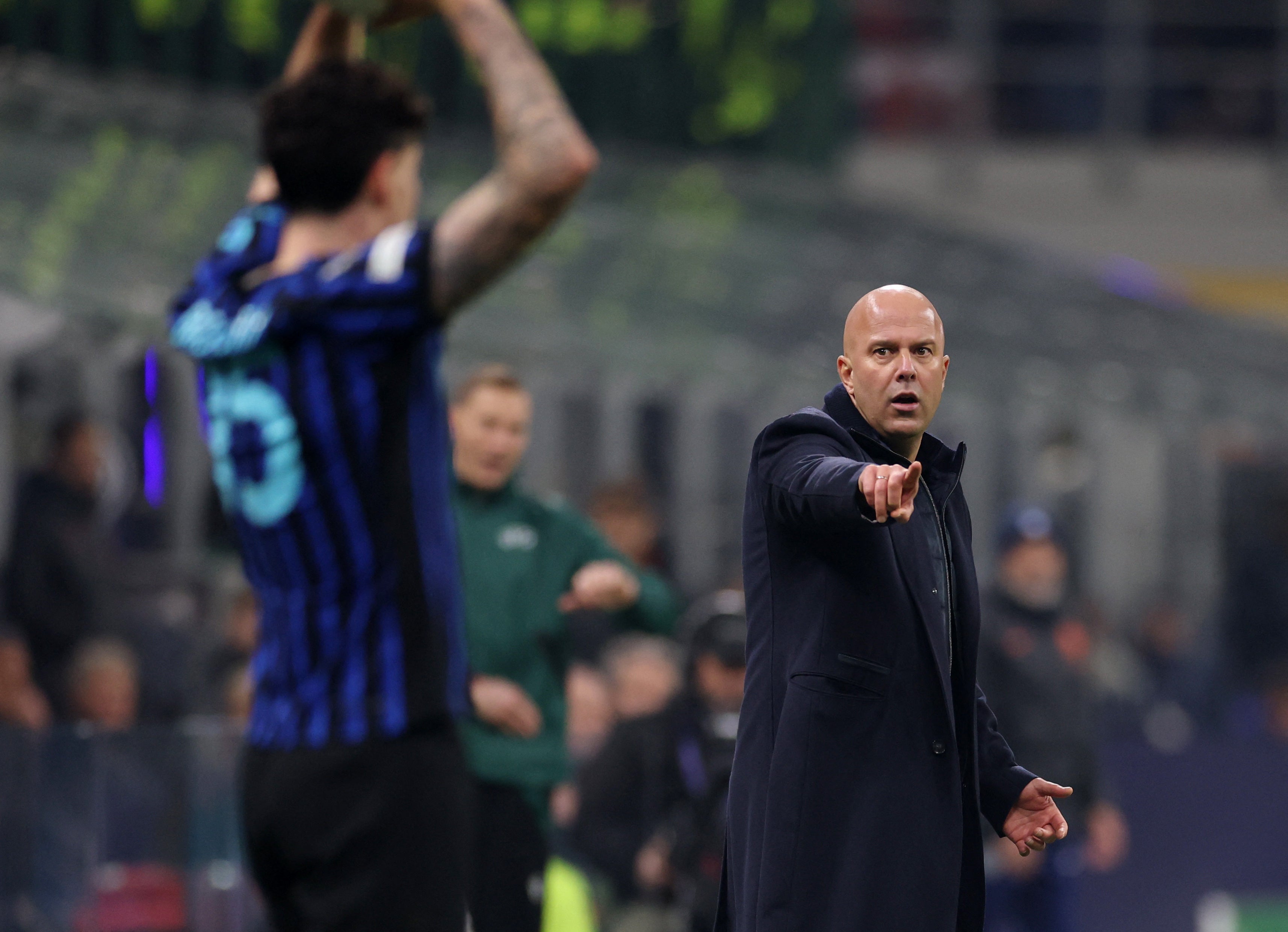 Arne Slot on the touchline in Milan