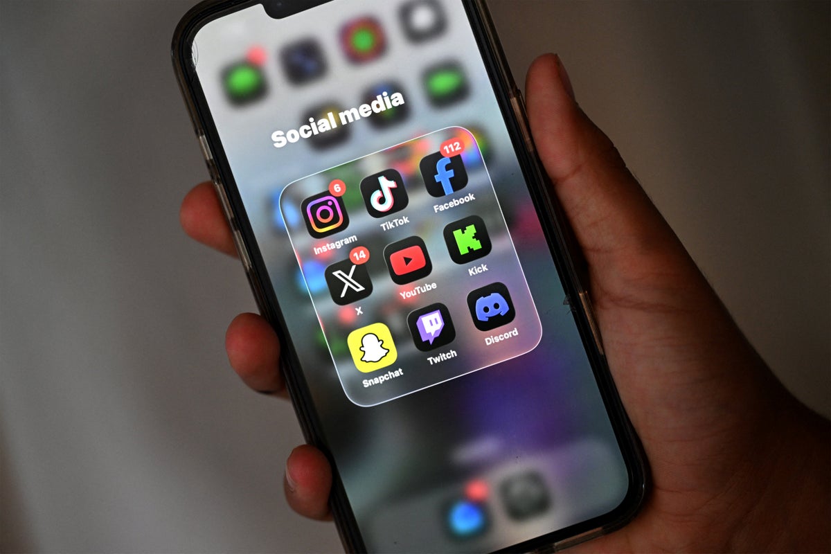 Health secretary calls for ‘action’ on under-16s social media ban debate