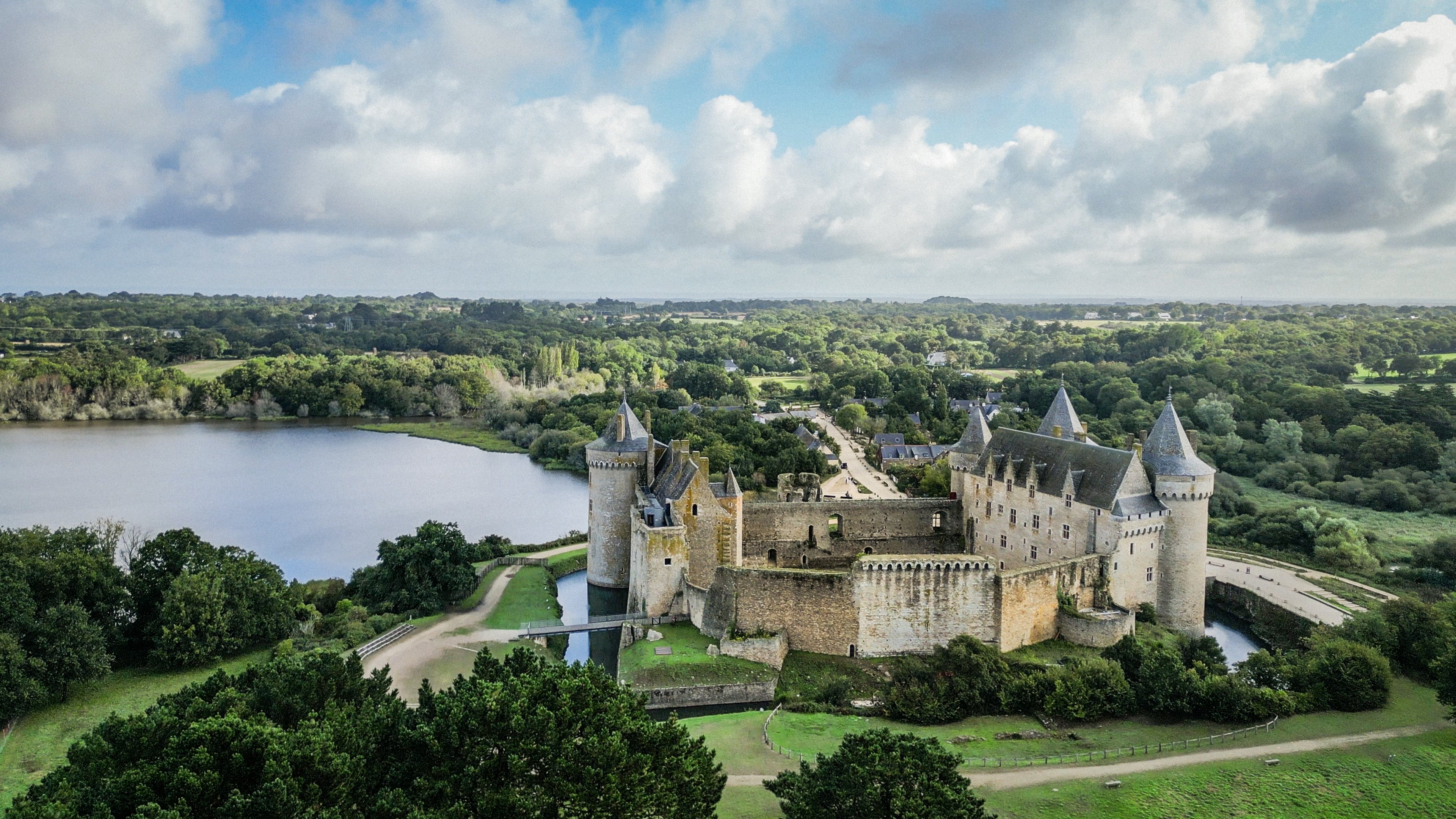 Château de Suscinio sits next to shallow, beach-side lagoons