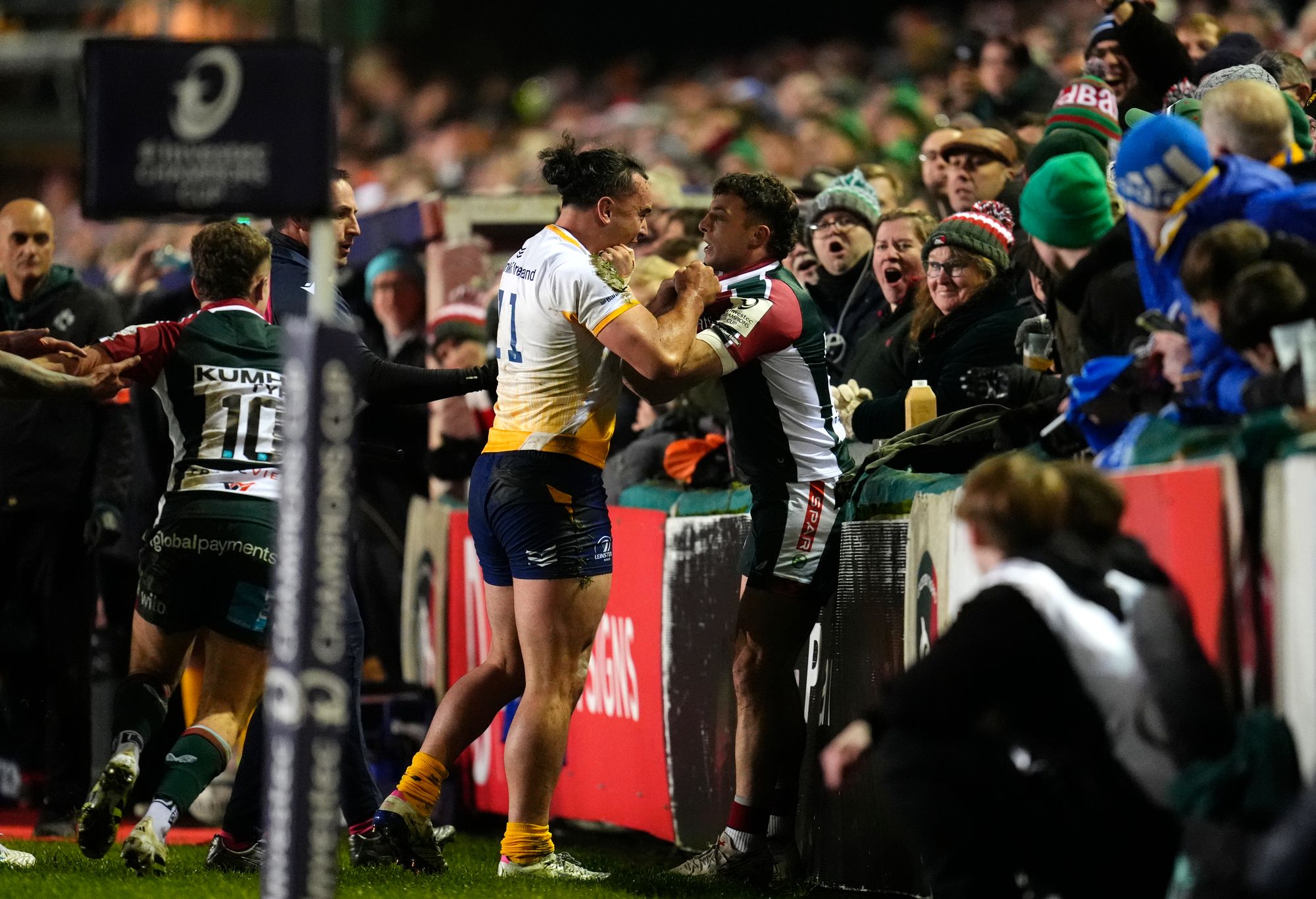 Mezi Jamesem Lowem a Adamem Radwanem vzplanula nálada