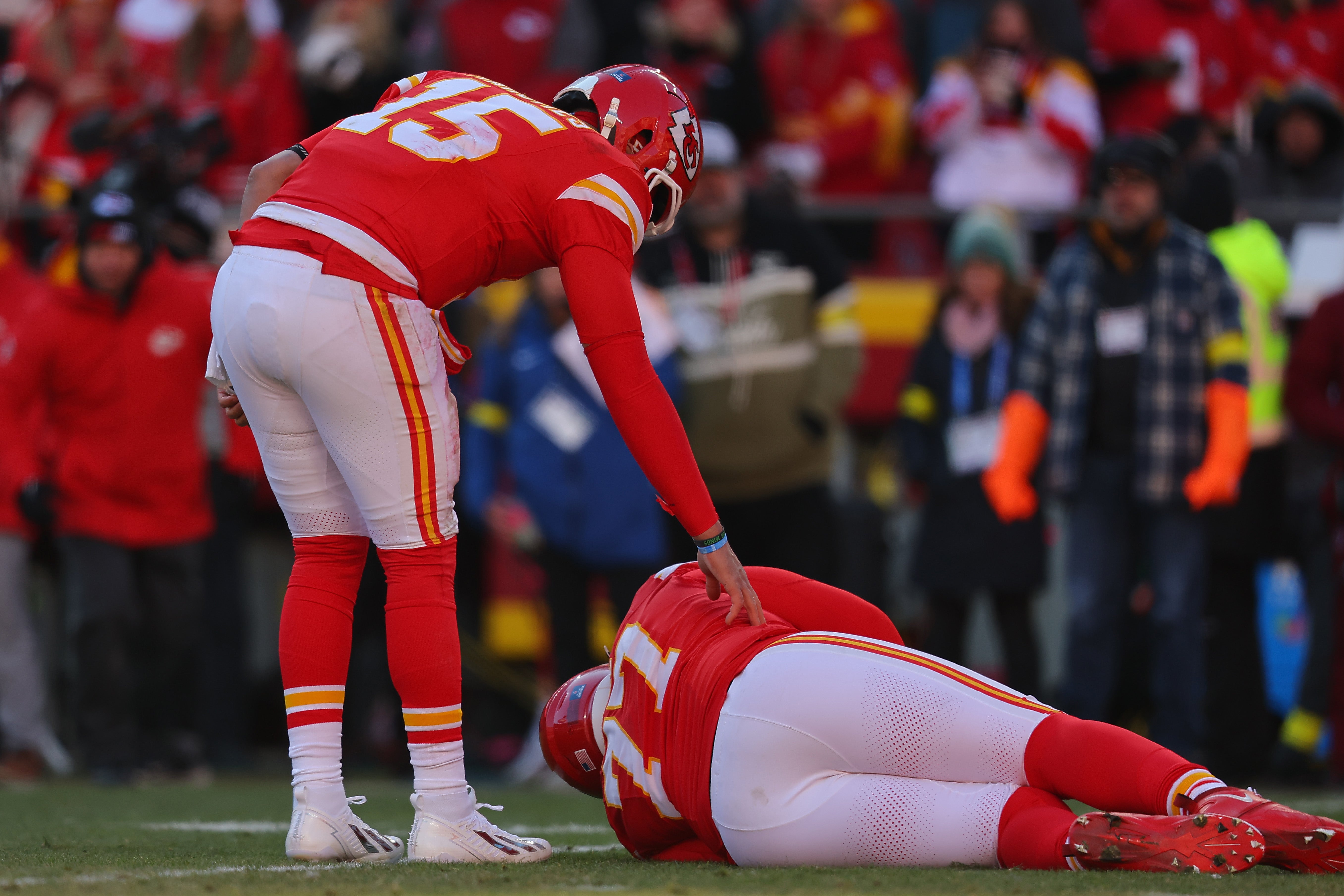 Jaylon Moore also suffered a knee injury during the game