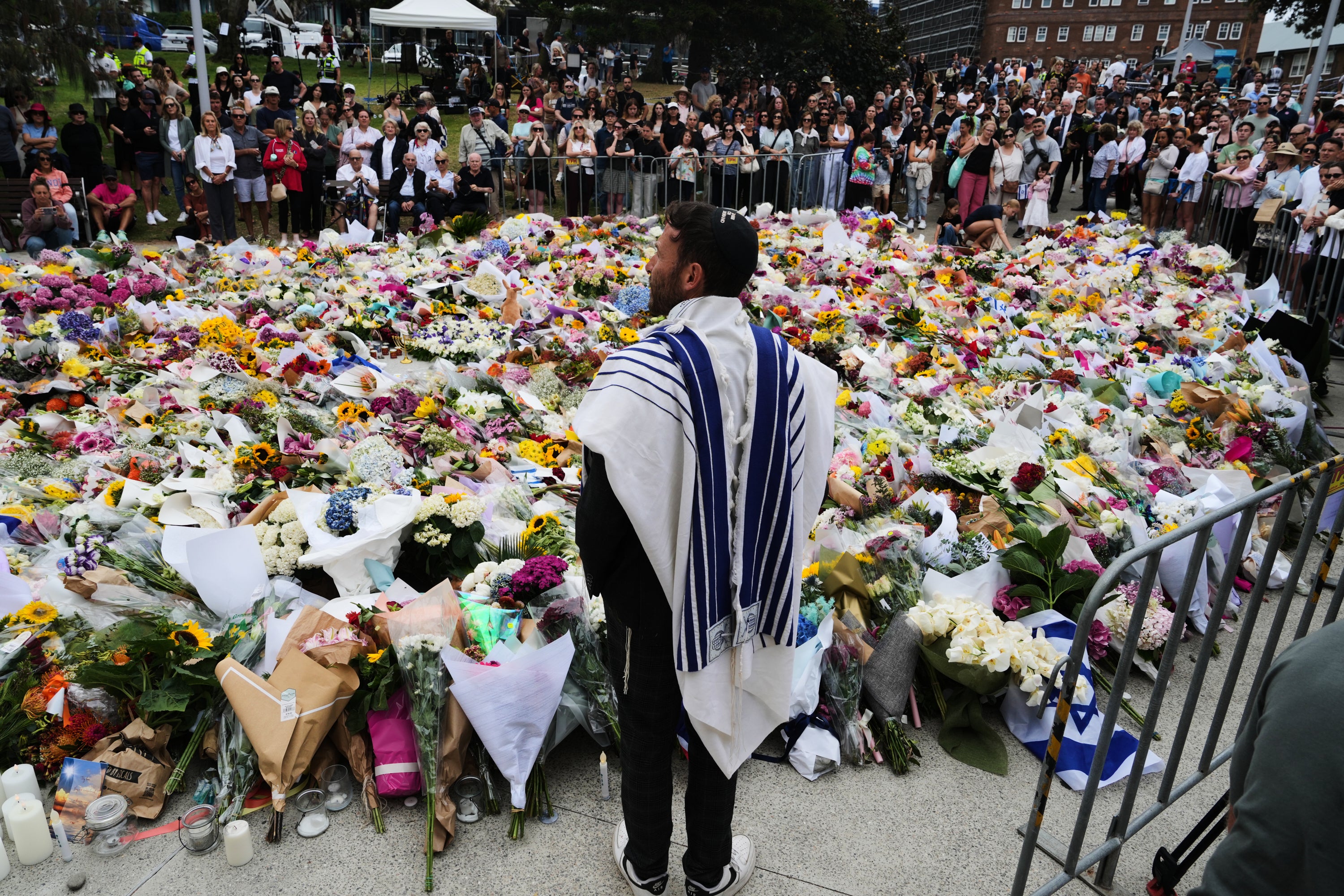 <p>An Australian rabbi addresses mourners at a Sydney vigil for victims of the Bondi Beach shootings</p>