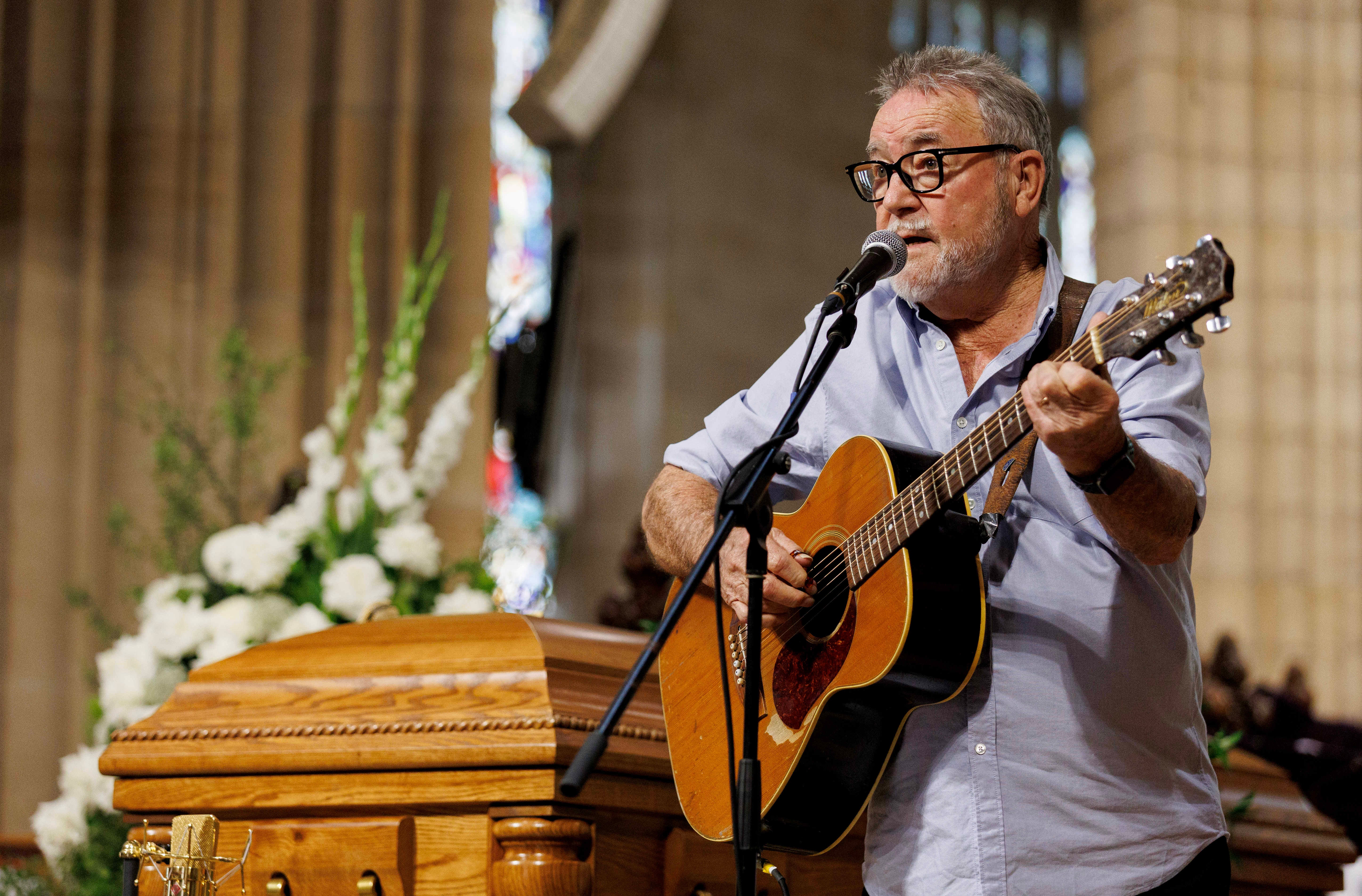 Folk singer John Williamson will perform ‘True Blue’ ahead of the third Ashes Test