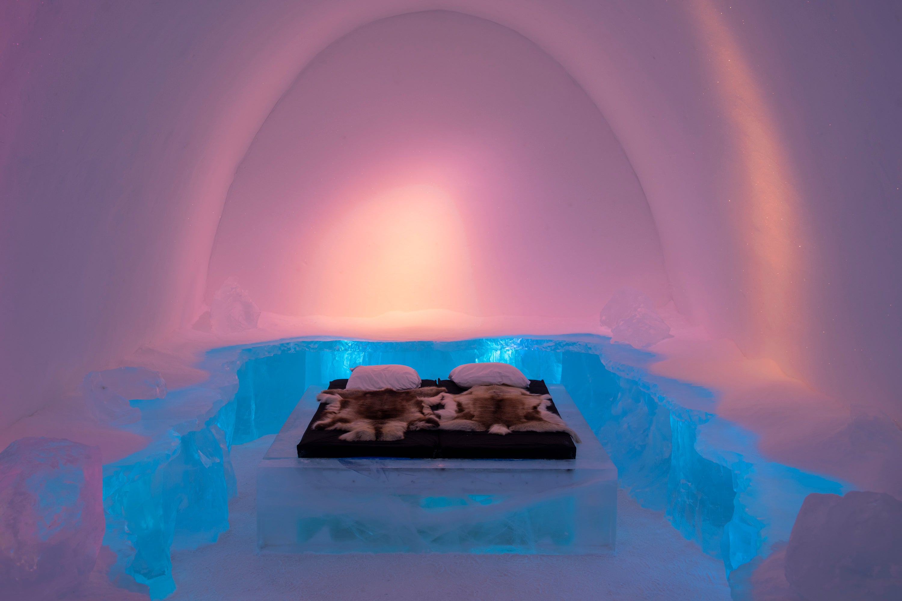 <p>The River Bed art suite designed by Clément Daquin & Raphaël Jeanne at Lapland's ICEHOTEL 36</p>