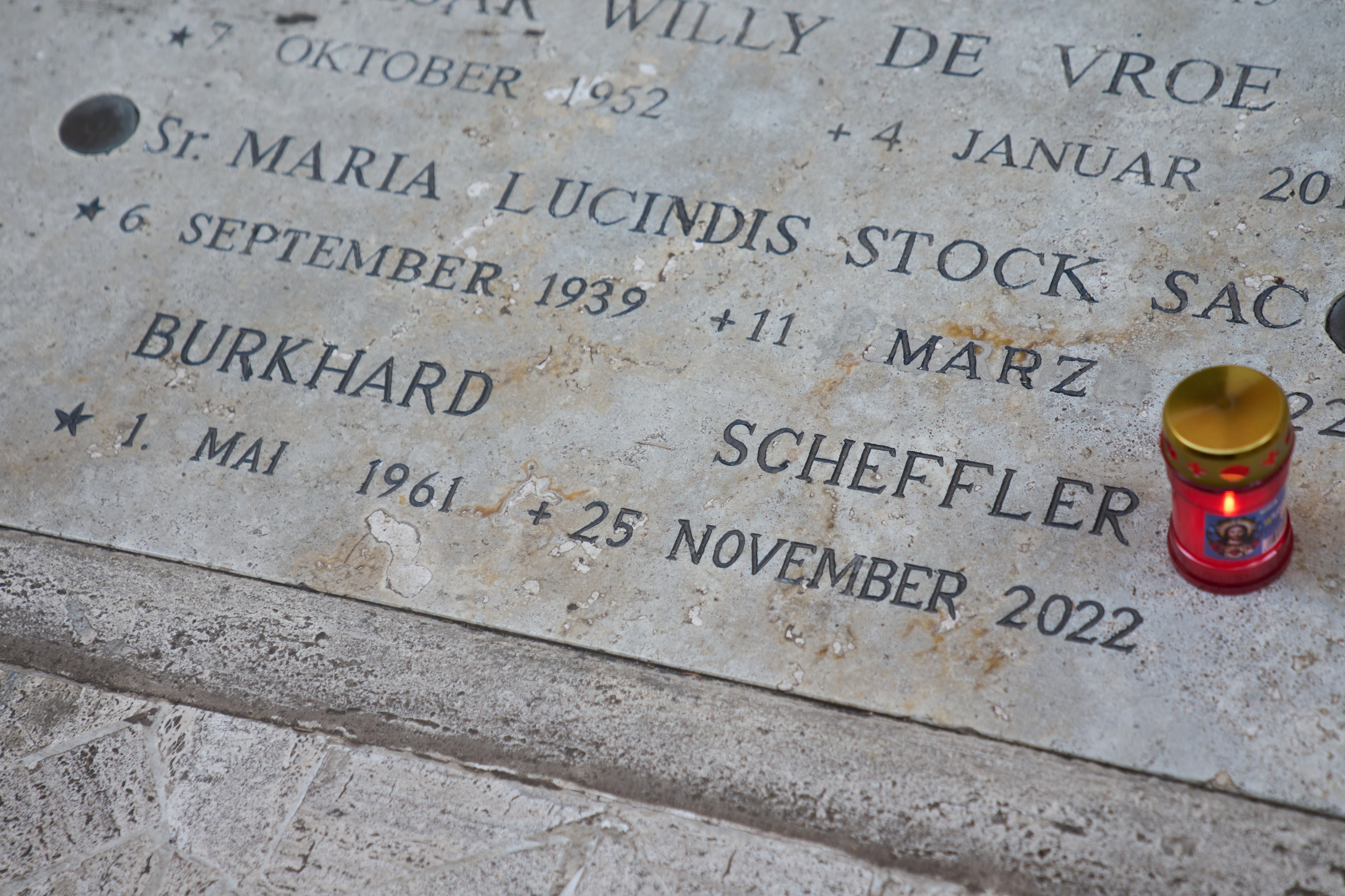 The tomb of Burkhard Scheffler, a homeless man who died from the cold in 2022