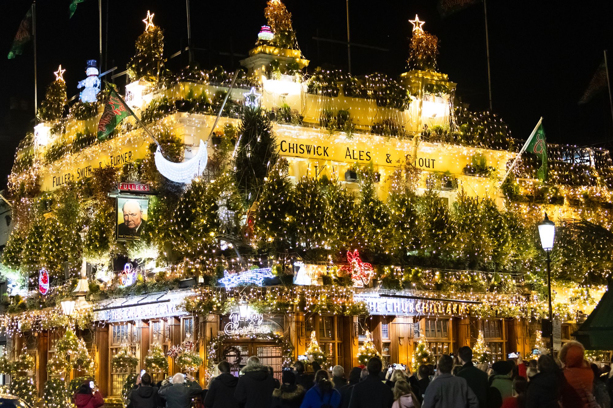 The Churchill Pub in Kensington positively glitters at Christmas