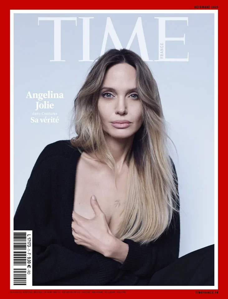 <p>Angelina Jolie revealed her double mastectomy scars for the first time on the cover of 'Time France'</p>