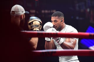 Anthony Joshua během otevřeného tréninku v LIV Night Club