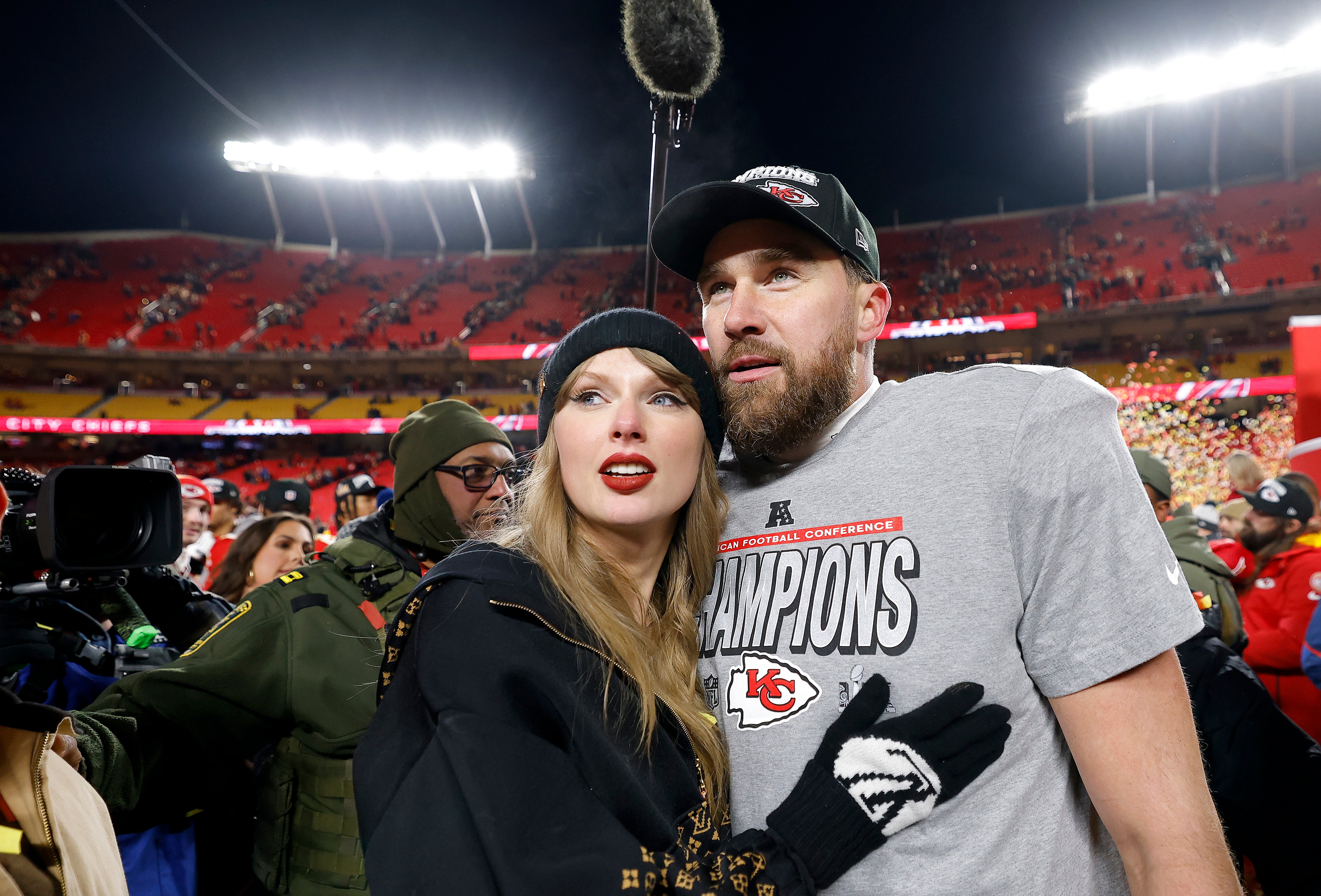 Taylor Swift says her mother convinced her to meet Travis Kelce before they started dating