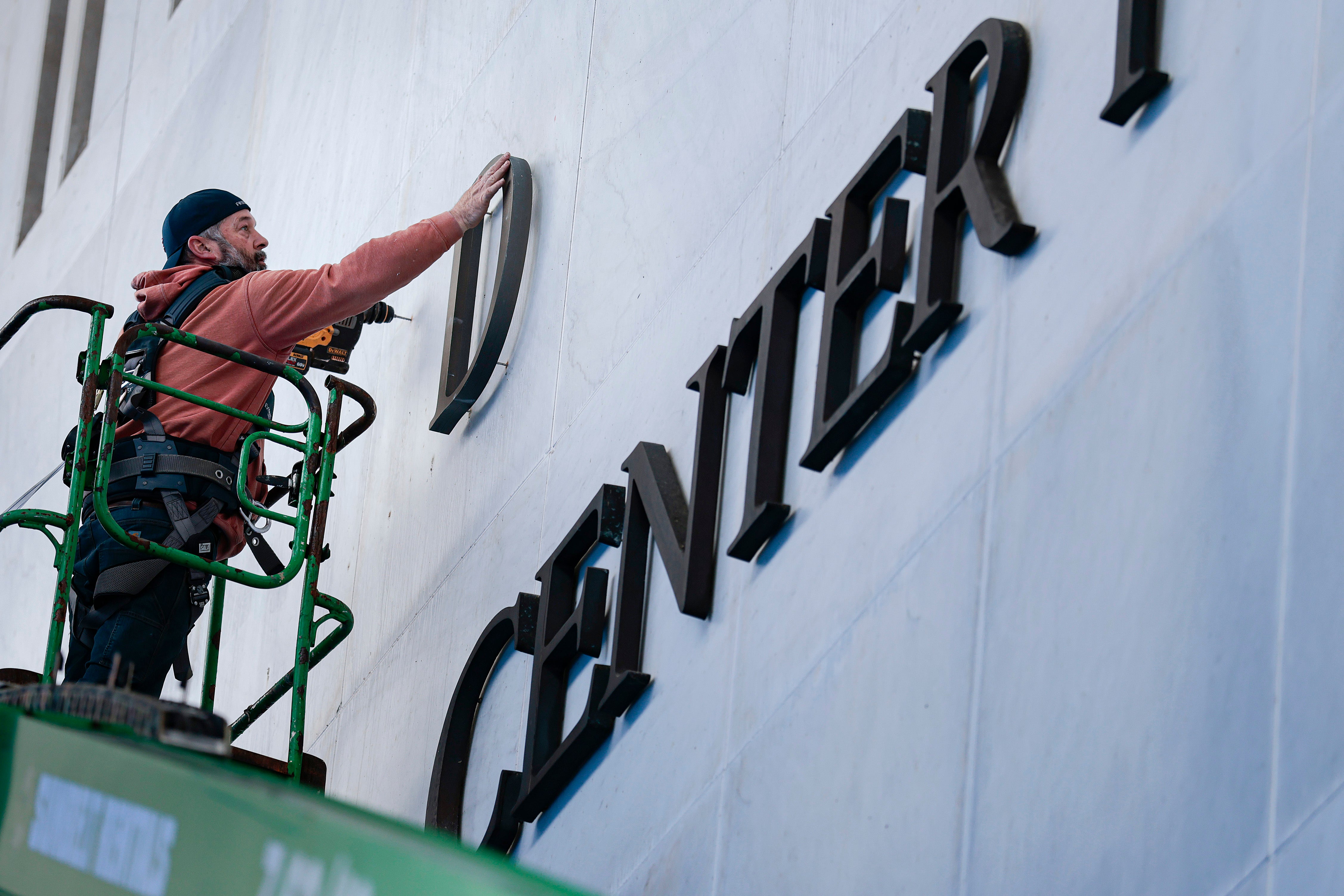 Workers begin adding Donald Trump’s name to the Kennedy Center