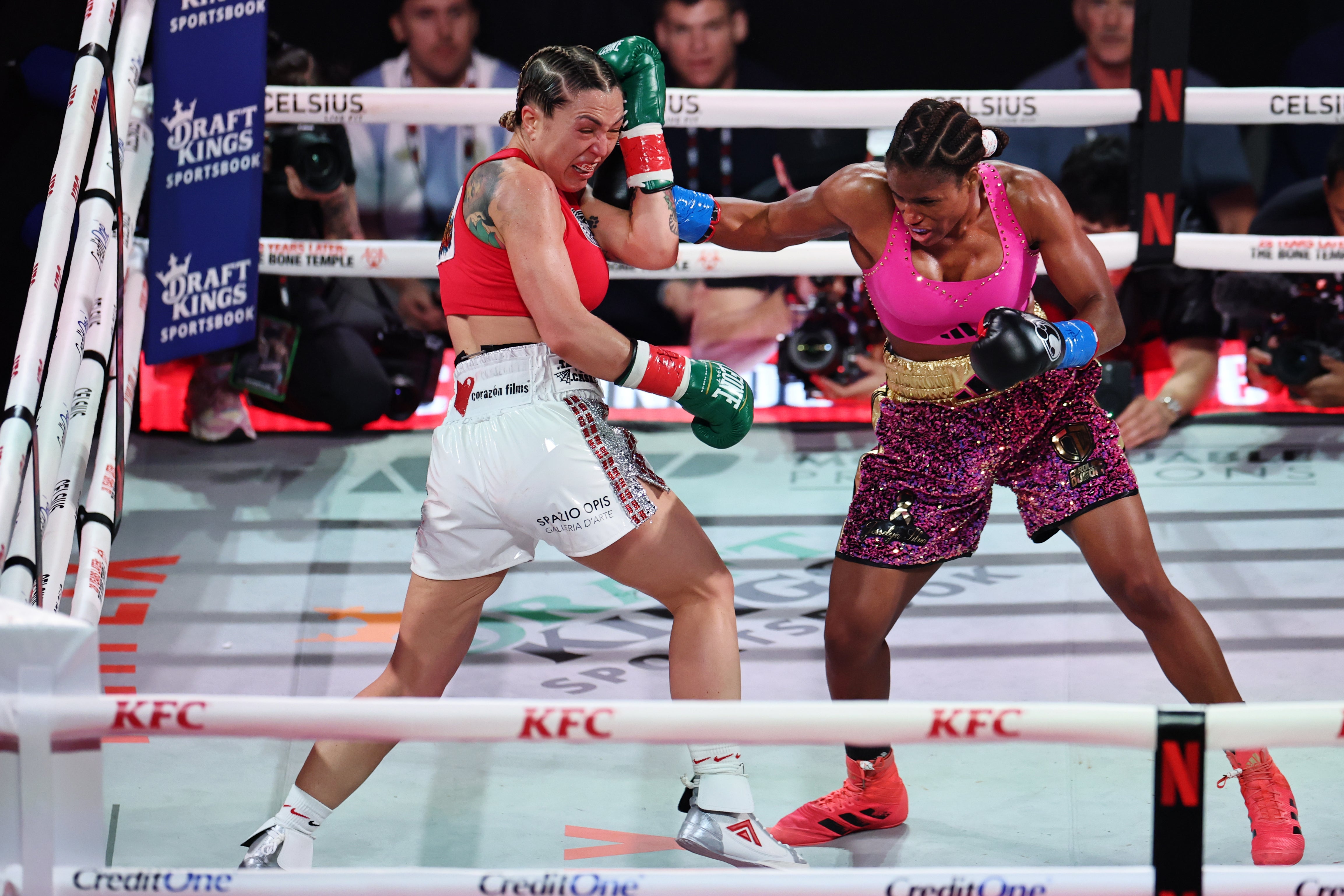 Caroline Dubois (right) during her win over Camilla Panatta