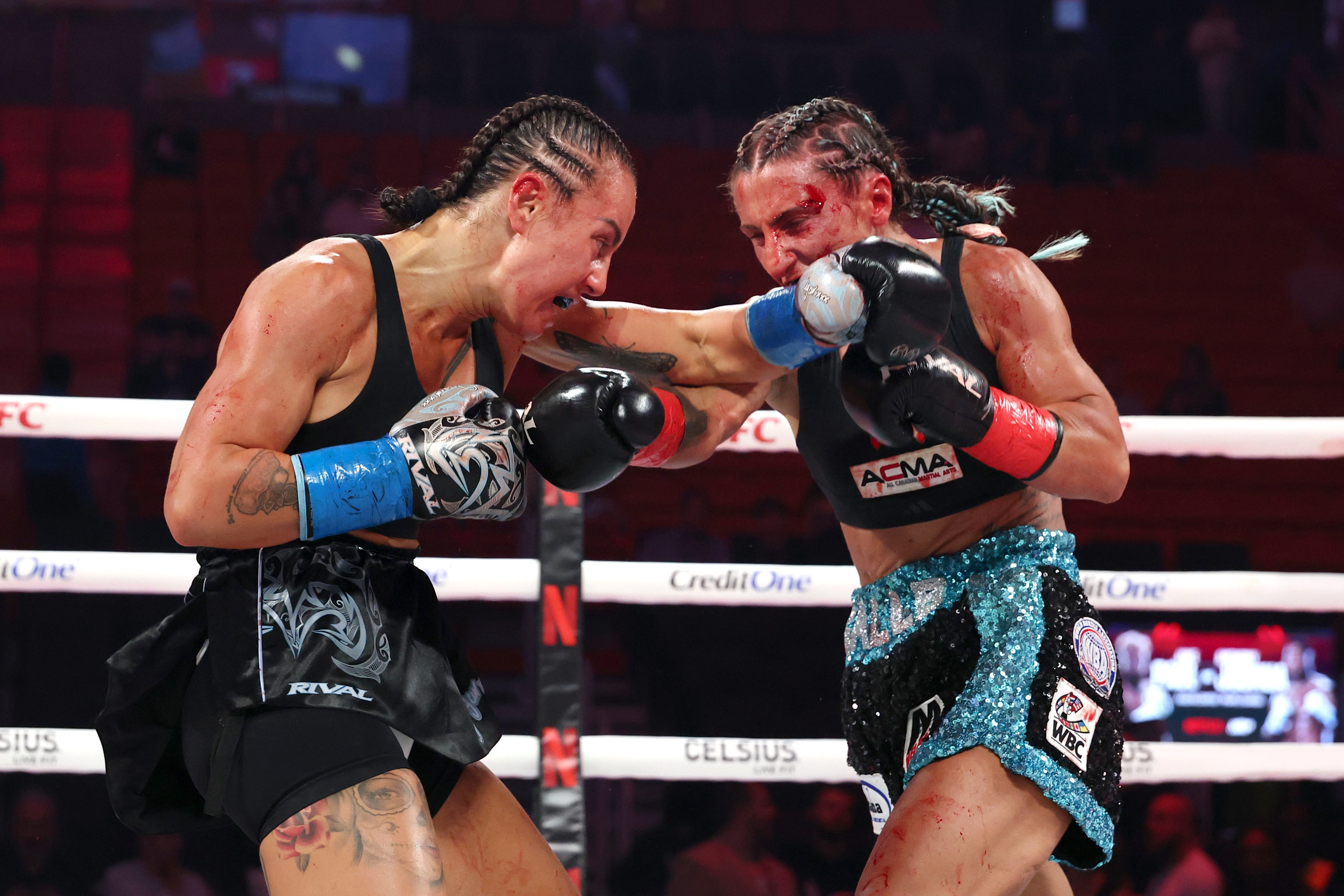 Cherneka Johnson (left) en route to victory over Amanda Galle