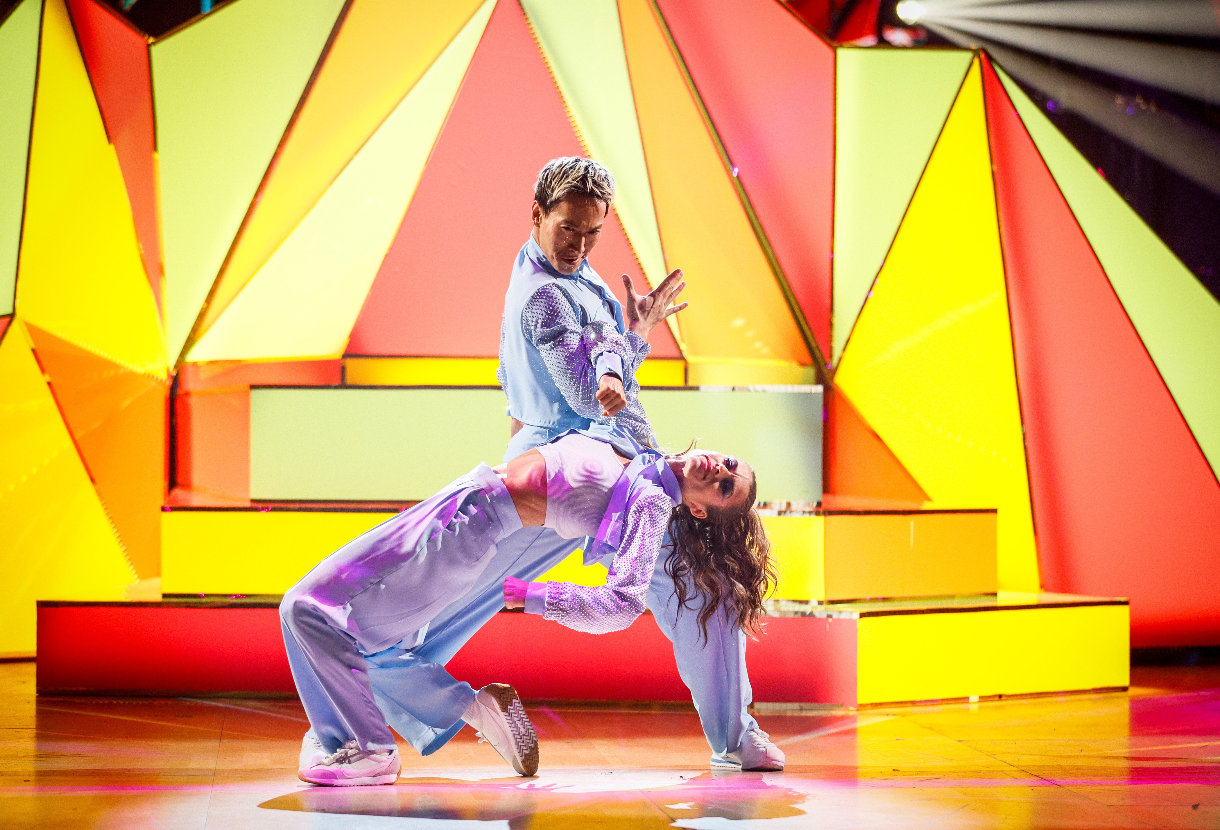 Showdance do casal ao ritmo de 'Inner Smile' do Texas