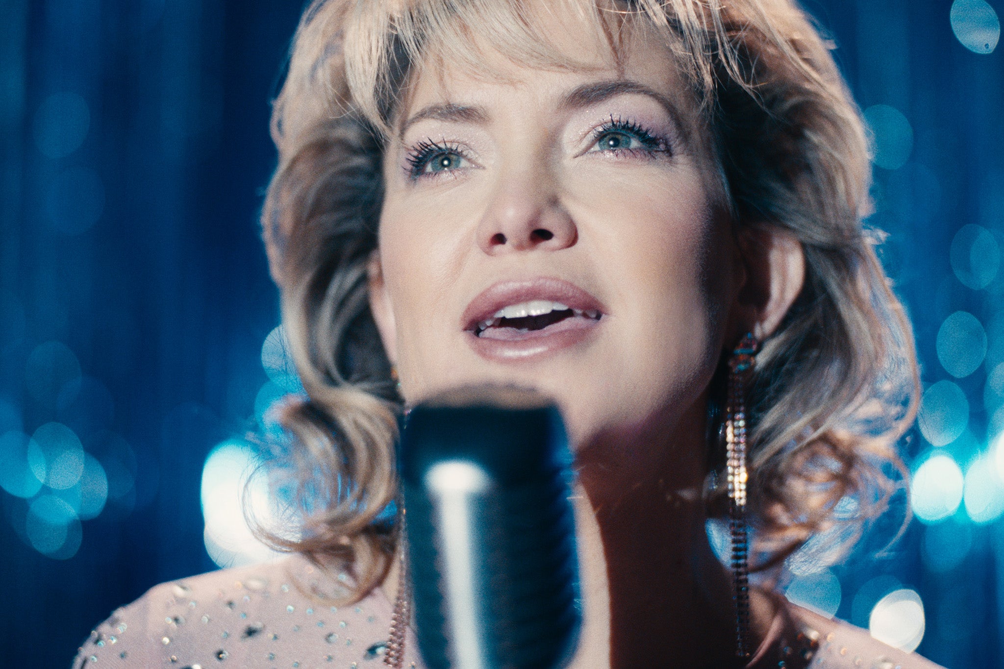 Song Sung Blue review – This Kate Hudson and Hugh Jackman musical weepie is pure Oscar bait