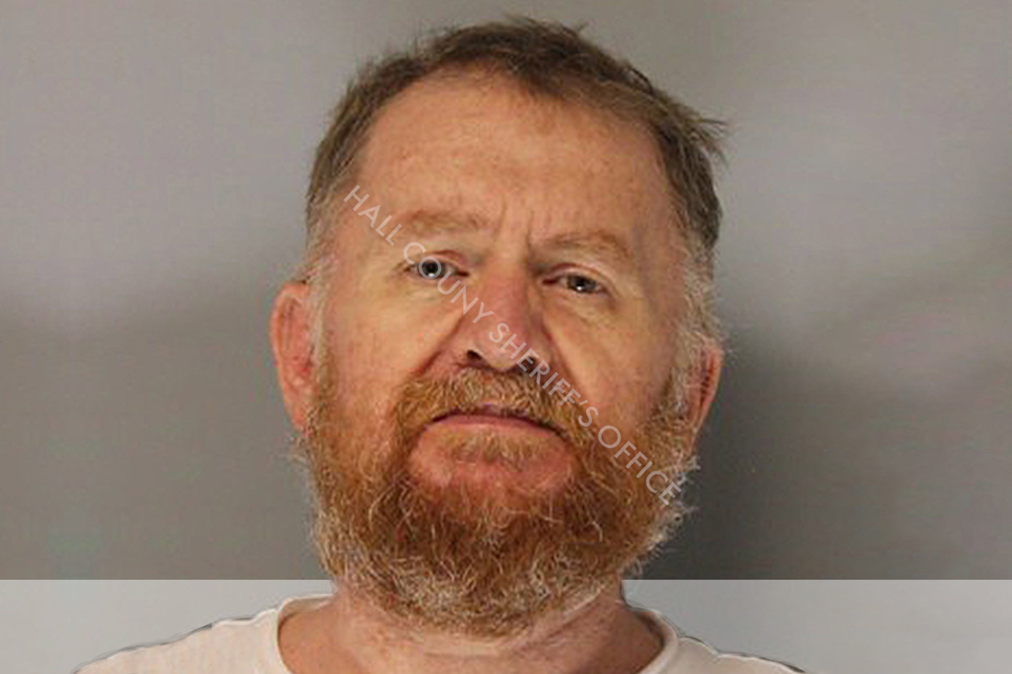 Todd Alexander Stalcup, 52, enfrenta várias acusações de homicídio qualificado na morte de Terry Wayne Lowden, de 70 anos, depois que uma discussão se tornou mortal.