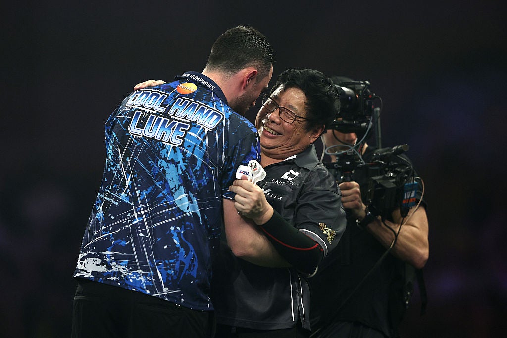 Luke Humphries and Paul Lim shared a warm handshake after their match