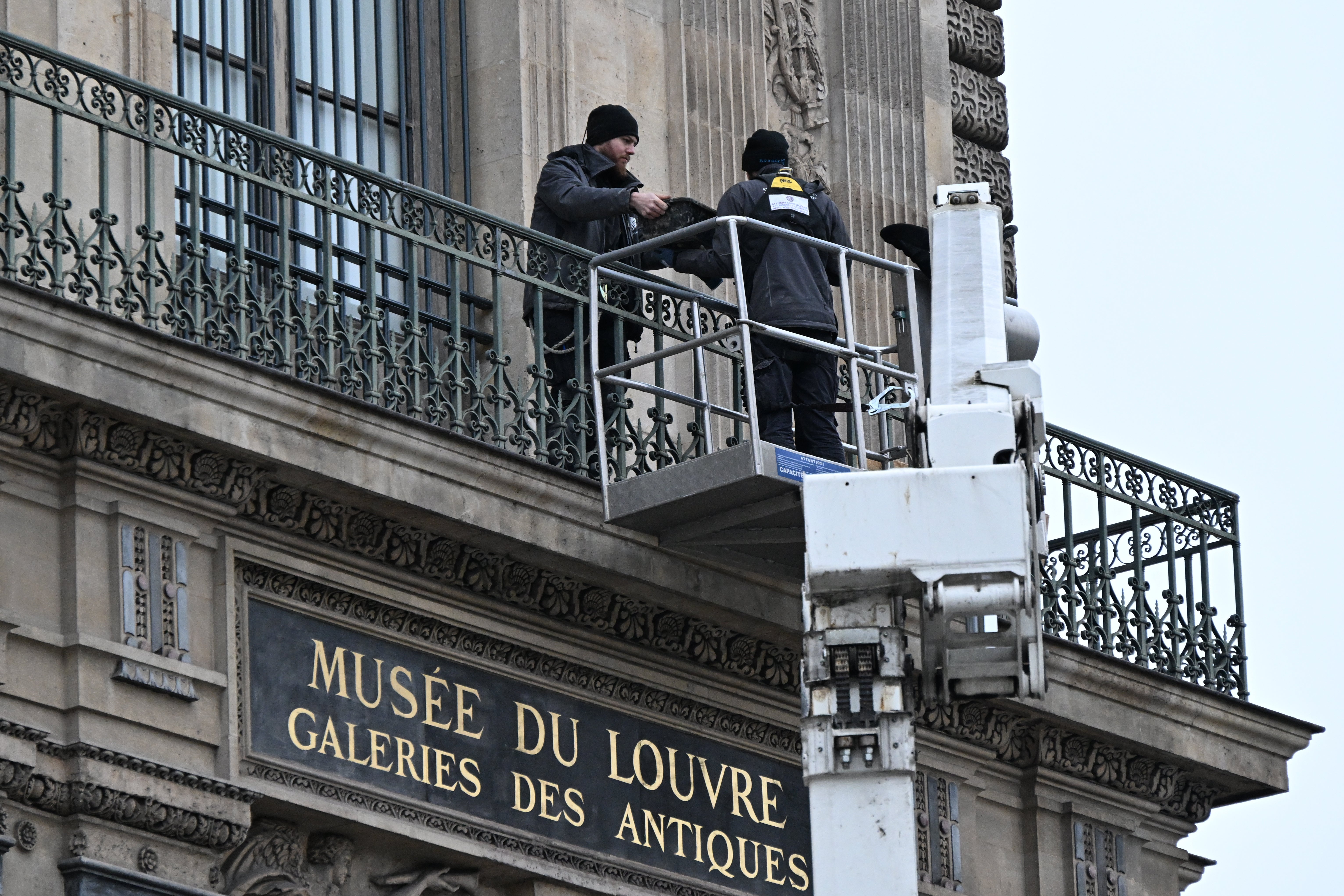 The Louvre didn’t publicly comment about Tuesday’s security operation