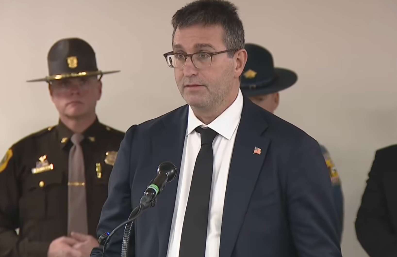 O governador de Delaware, Matt Meyer, disse que o policial estadual morto era um 