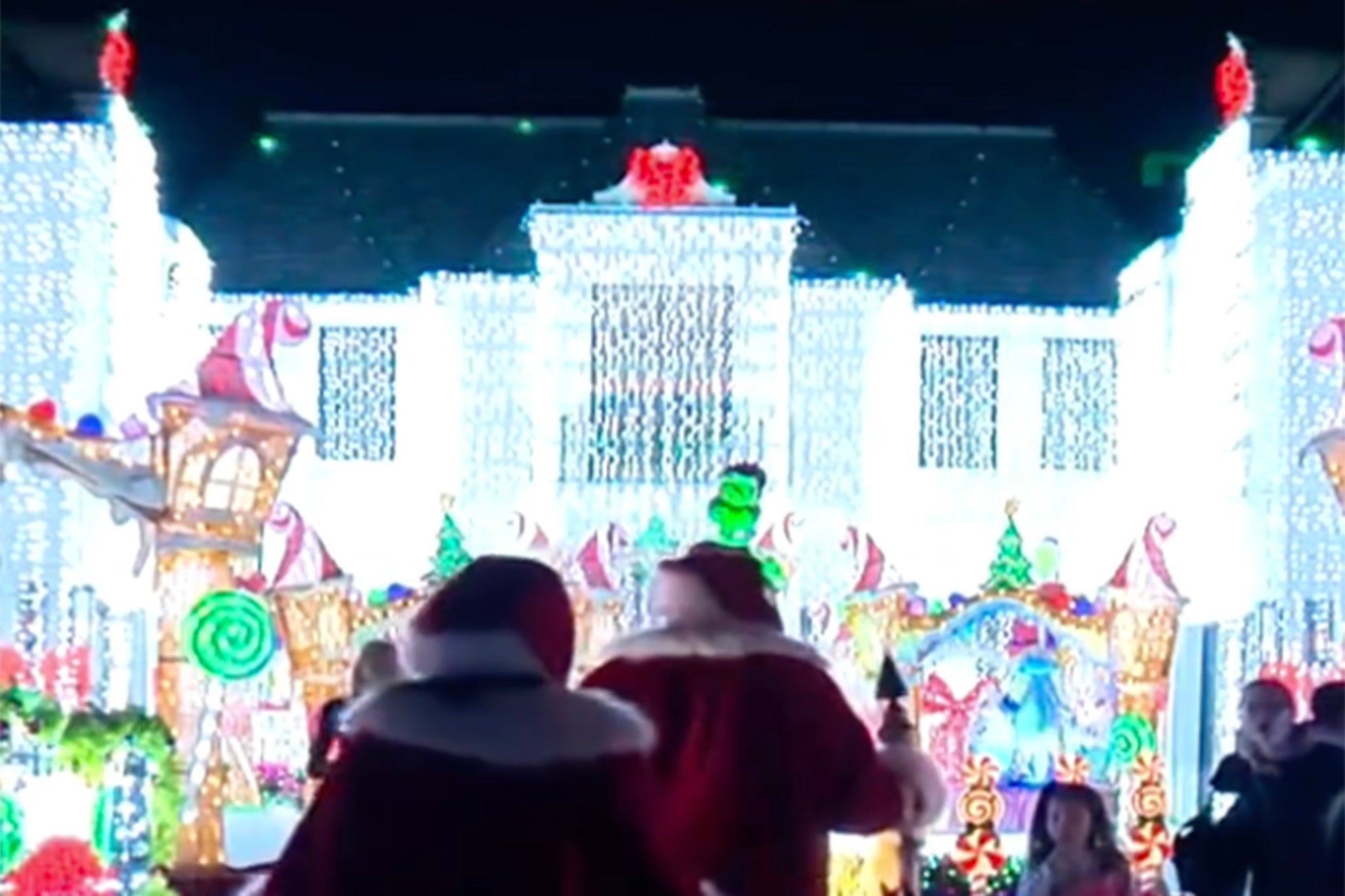 <p>A Texas home with a viral Christmas display has become less accessible after the local neighborhood group received a permit restricting visitors from taking in the bright lights and yard fixtures.</p>