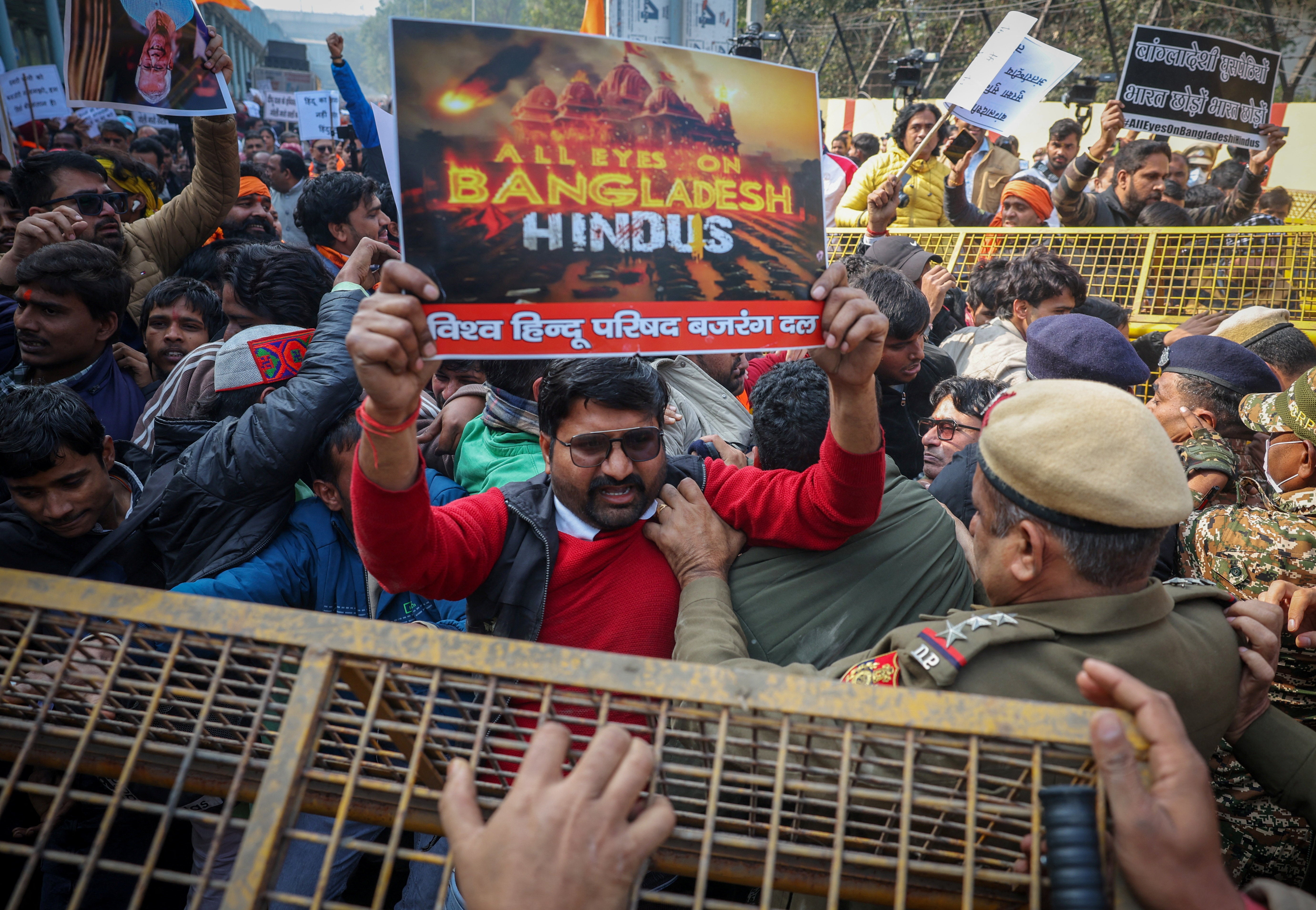 <p>Activists from various Hindu groups scuffle with police during a protest against the lynching of a Hindu man in Bangladesh over allegations of blasphemy last week, near Bangladesh High Commission in Delh</p>