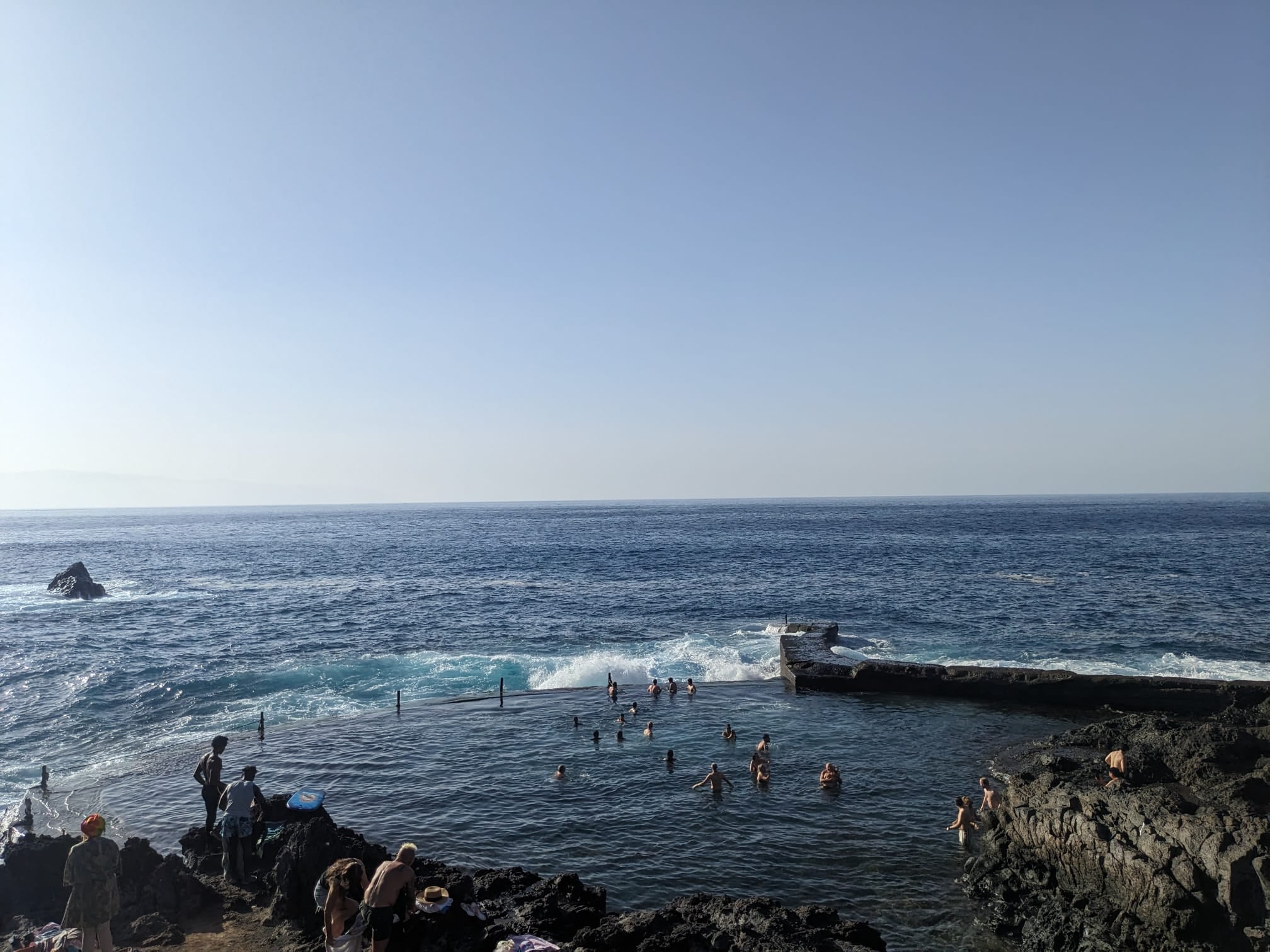 Kai Barrington‘s picture of a natural pool in Los Gigantes being hit by large waves on December 7