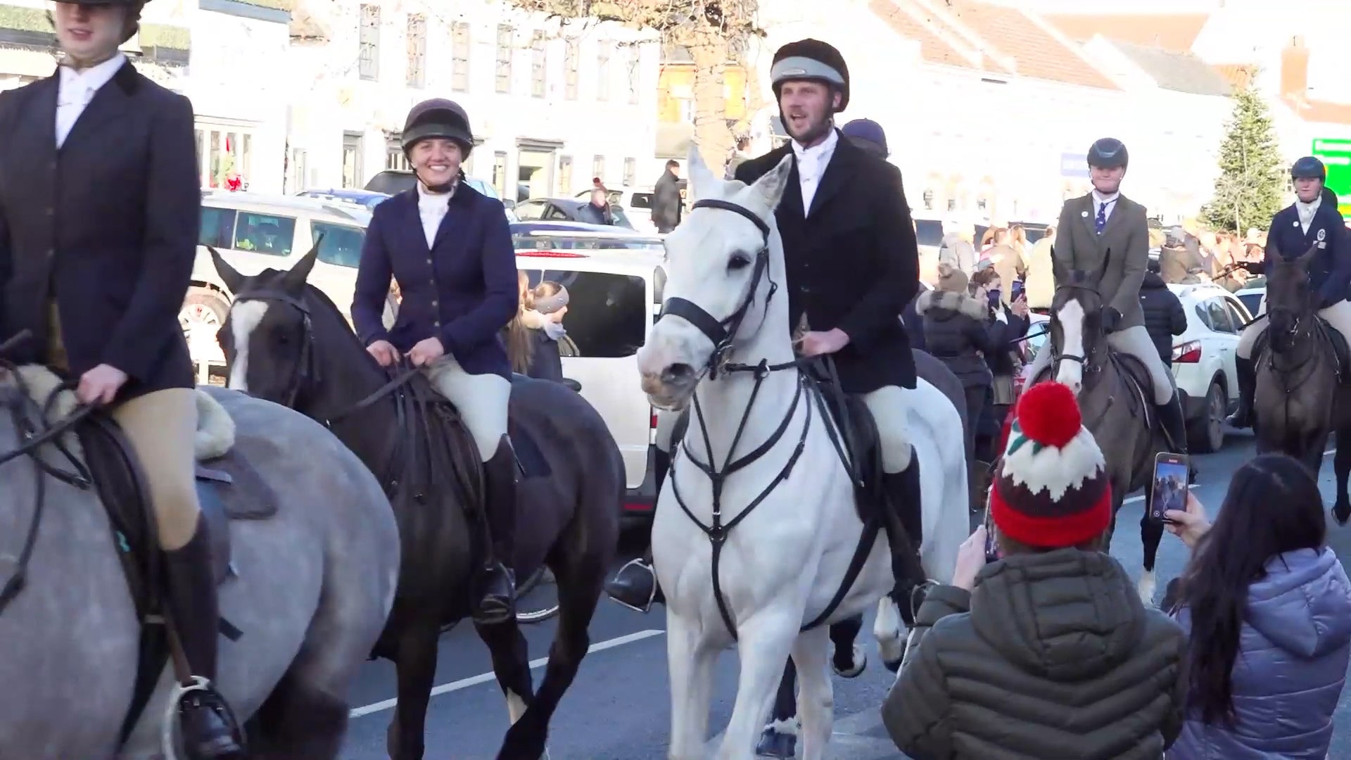 The Grove and Rufford Hunt Boxing Day meet sets off
