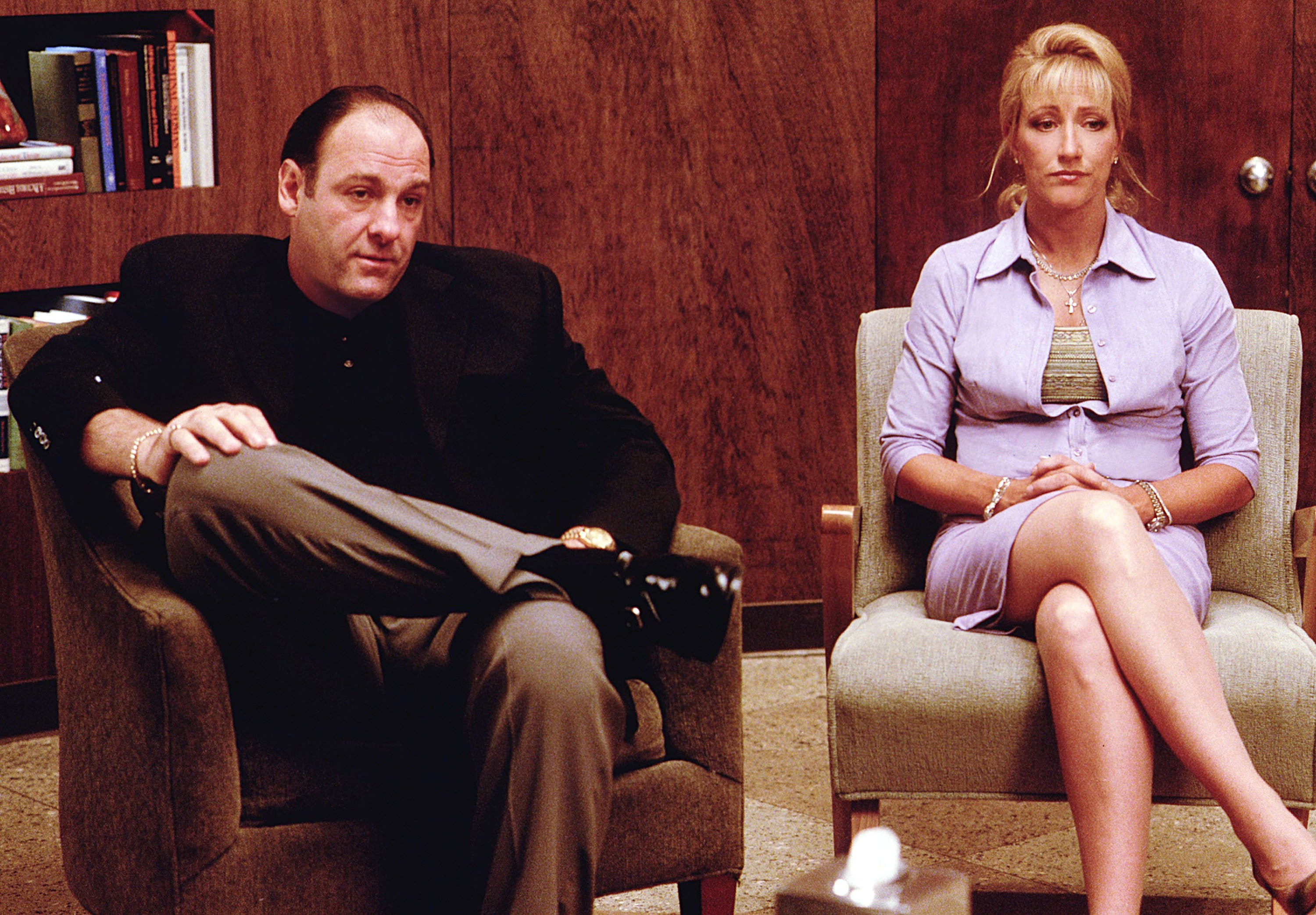 Tony Soprano e sua esposa Carmela Soprano em 'Os Sopranos'