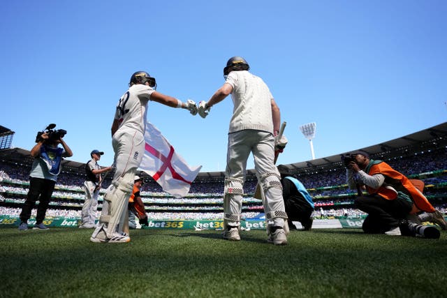 <p>England made their way through the chaos to secure a will win in Melbourne</p>