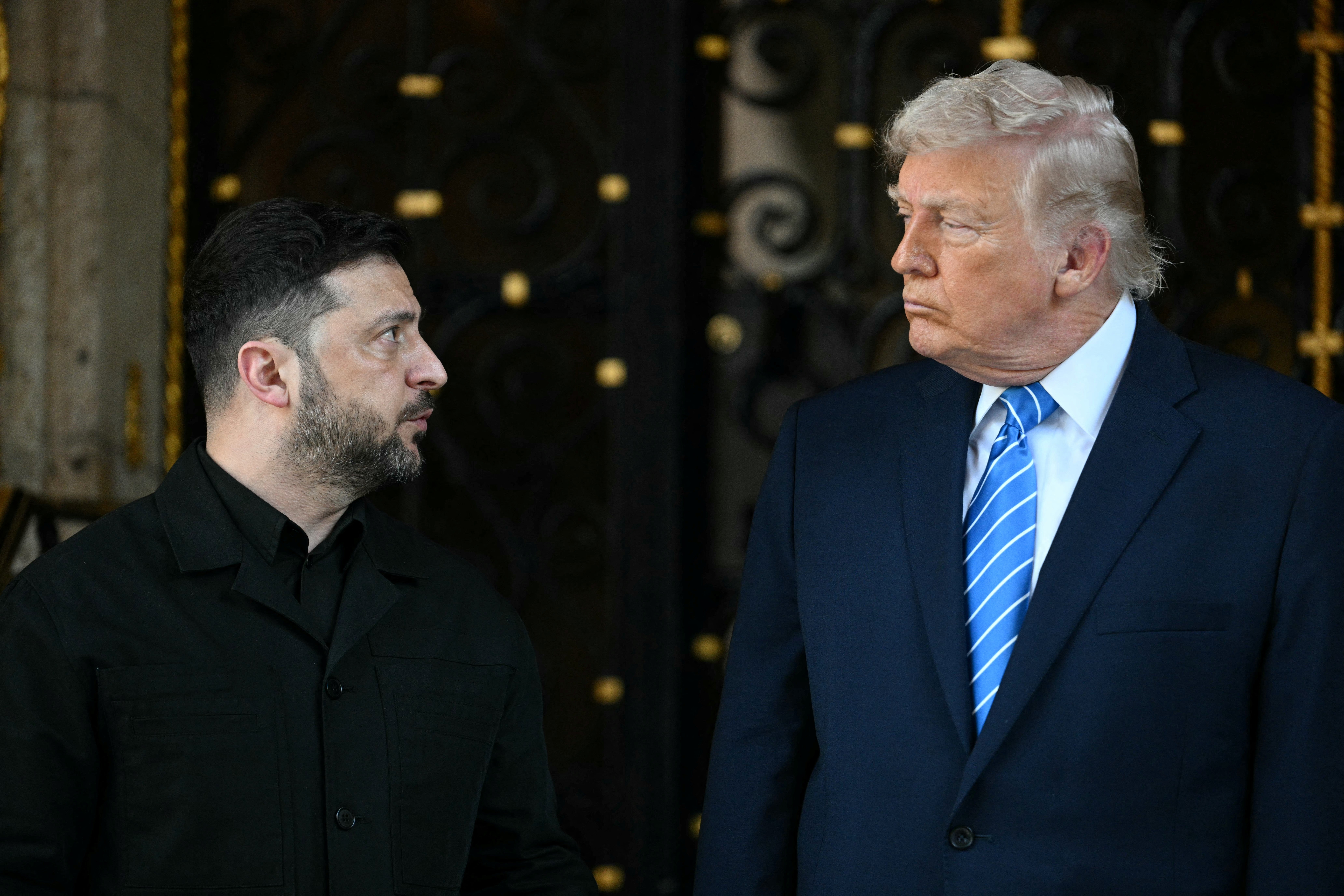 <p>US President Donald Trump welcomes Ukranian President Volodymyr Zelensky at his Mar-a-Lago residence in Palm Beach, Florida, on December 28, 2025.</p>