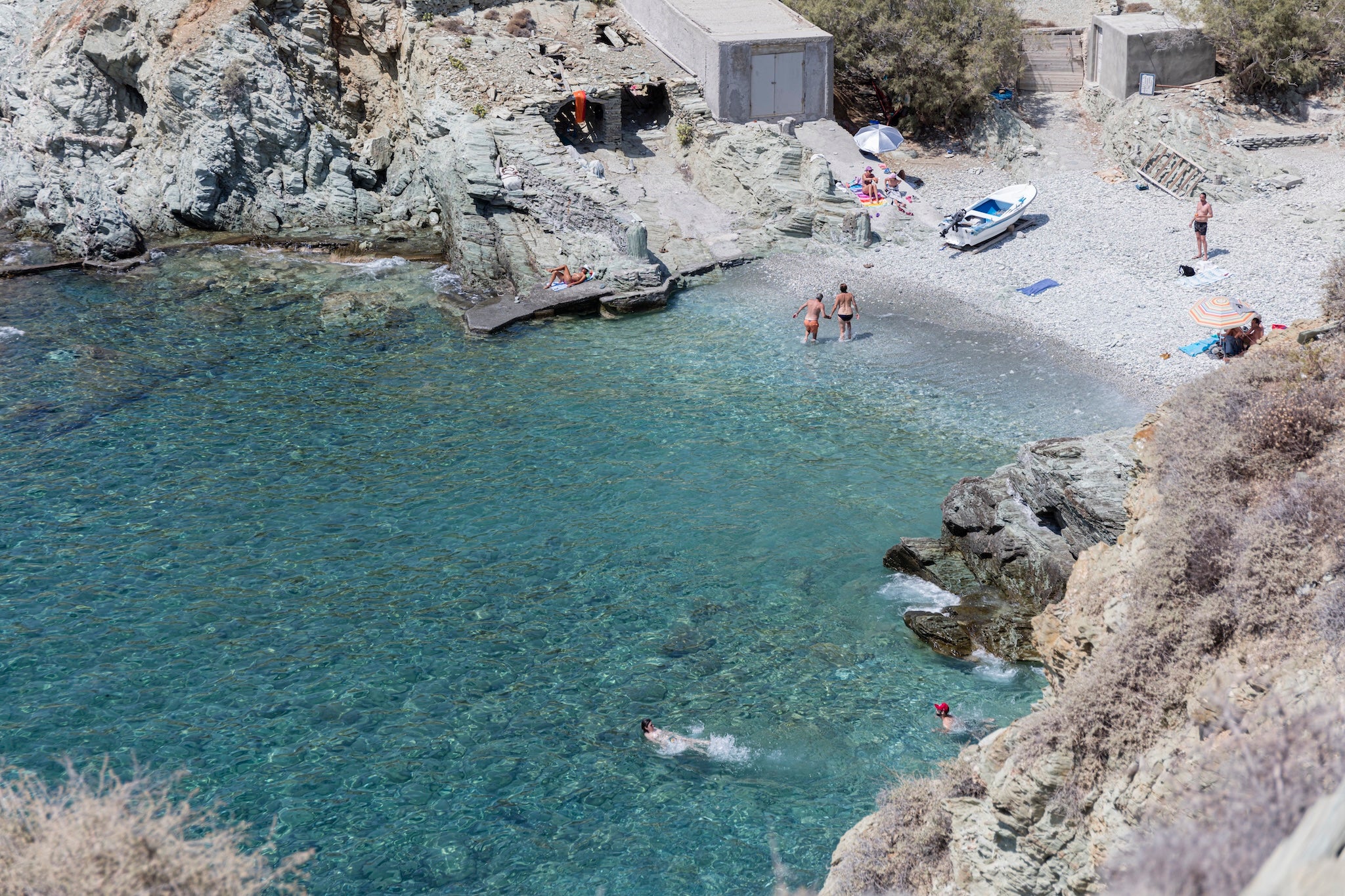 A handful of spectacular (and quiet) beaches are accessible by boat from the main beach of Agali