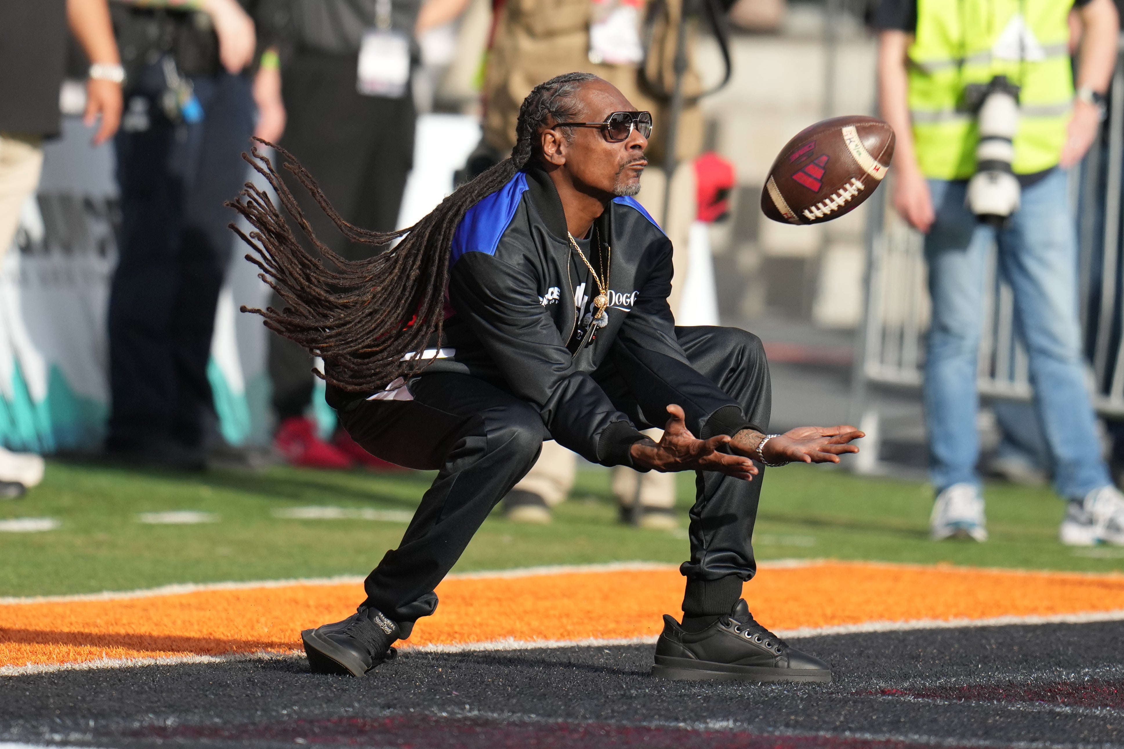 APTOPIX Snoop Dogg Arizona Bowl Football