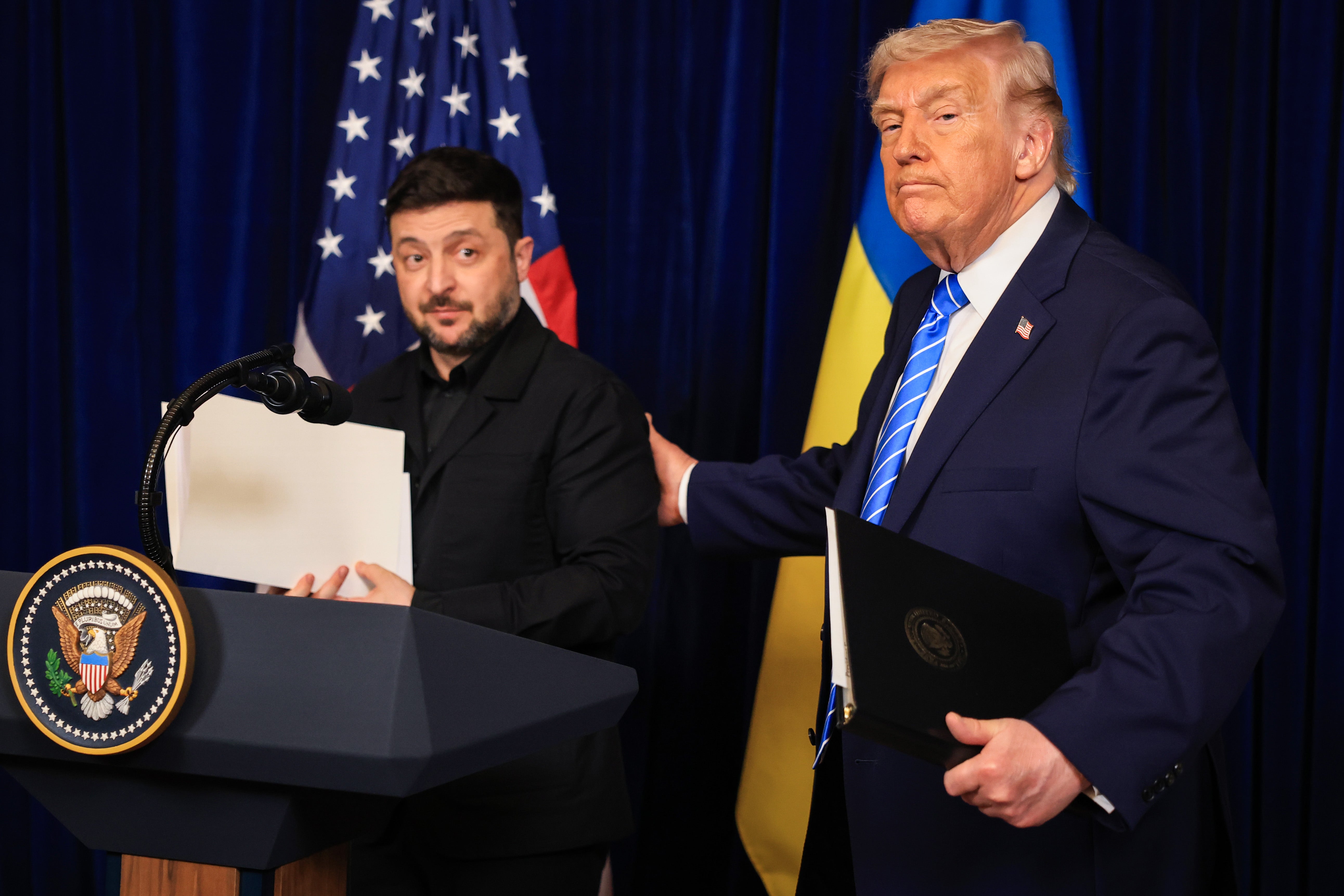 Trump with his Ukrainian counterpart Volodymyr Zelensky at Mar-a-Lago Sunday