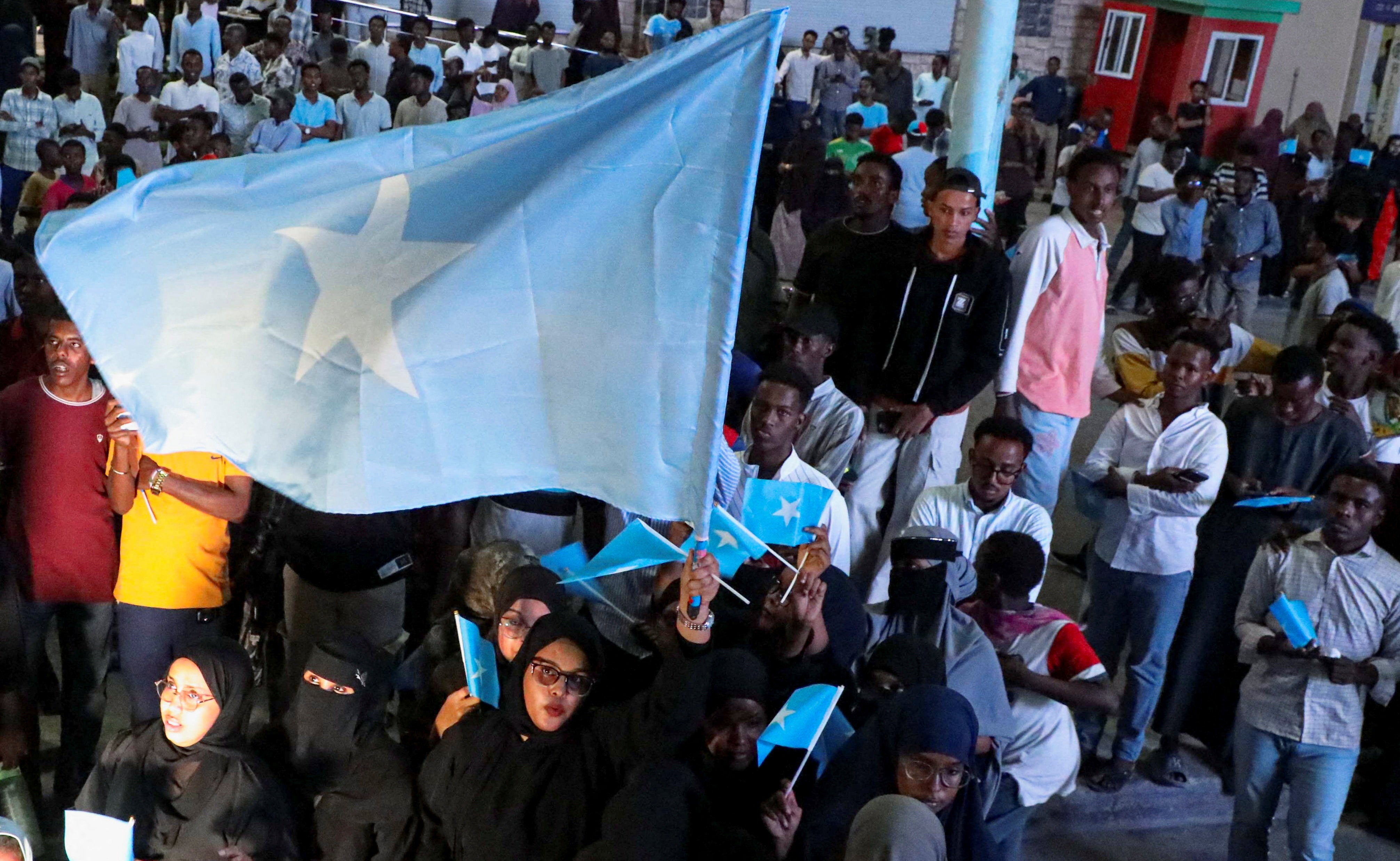 <p>Somalis attend a protest against Israel’s formal recognition of breakaway Somaliland as an independent country in Mogadishu, on 28 December 2025</p>