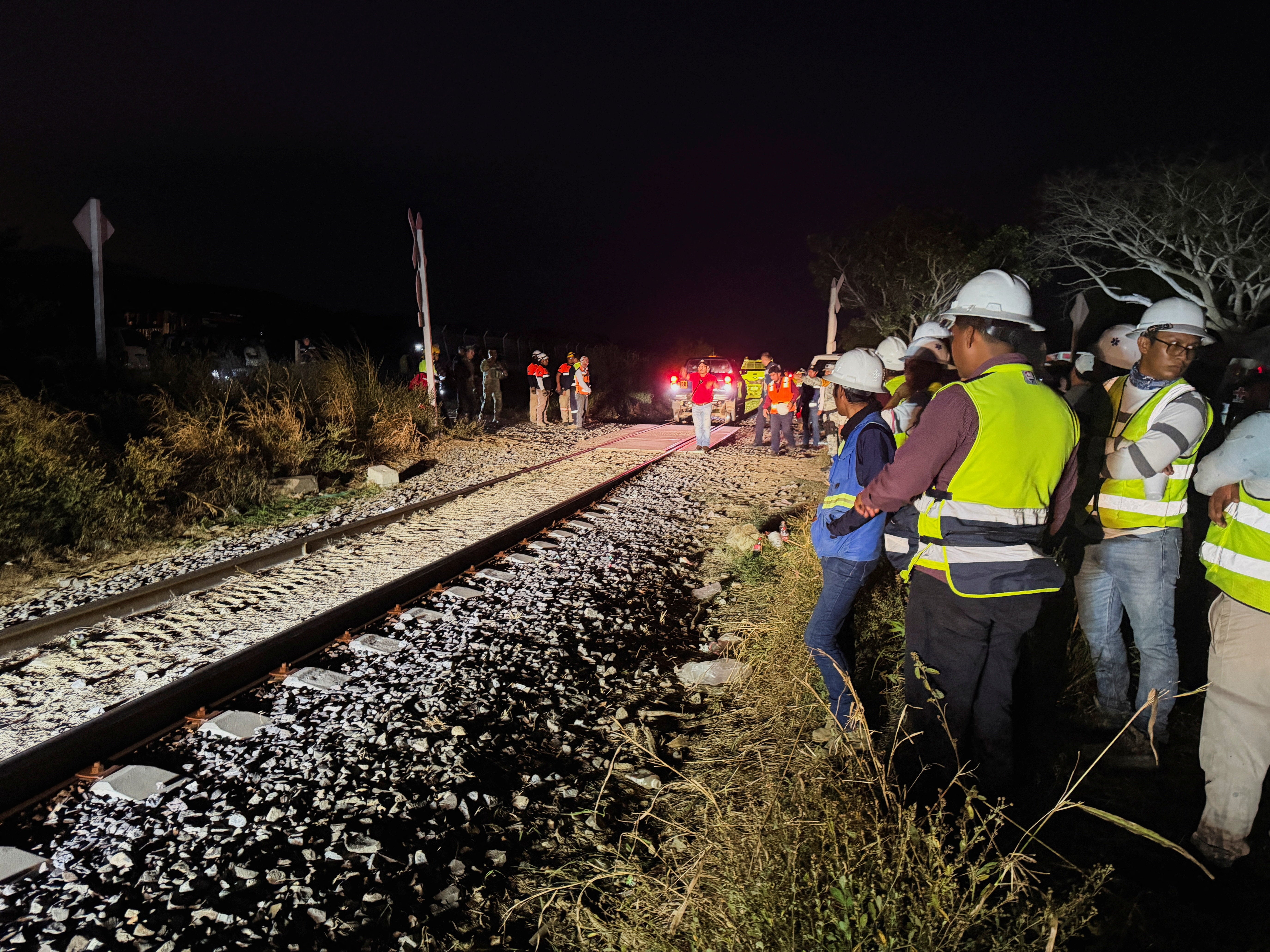 Authorities work at the site of train derailment on the Interoceanic Corridor of the Isthmus of Tehuantepec, a railway line connecting Mexico's Pacific and Gulf coasts, where several passengers were killed and injured near Nizanda, Oaxaca state, Mexico, December, 28, 2025. REUTERS/Jose de Jesus Cortes